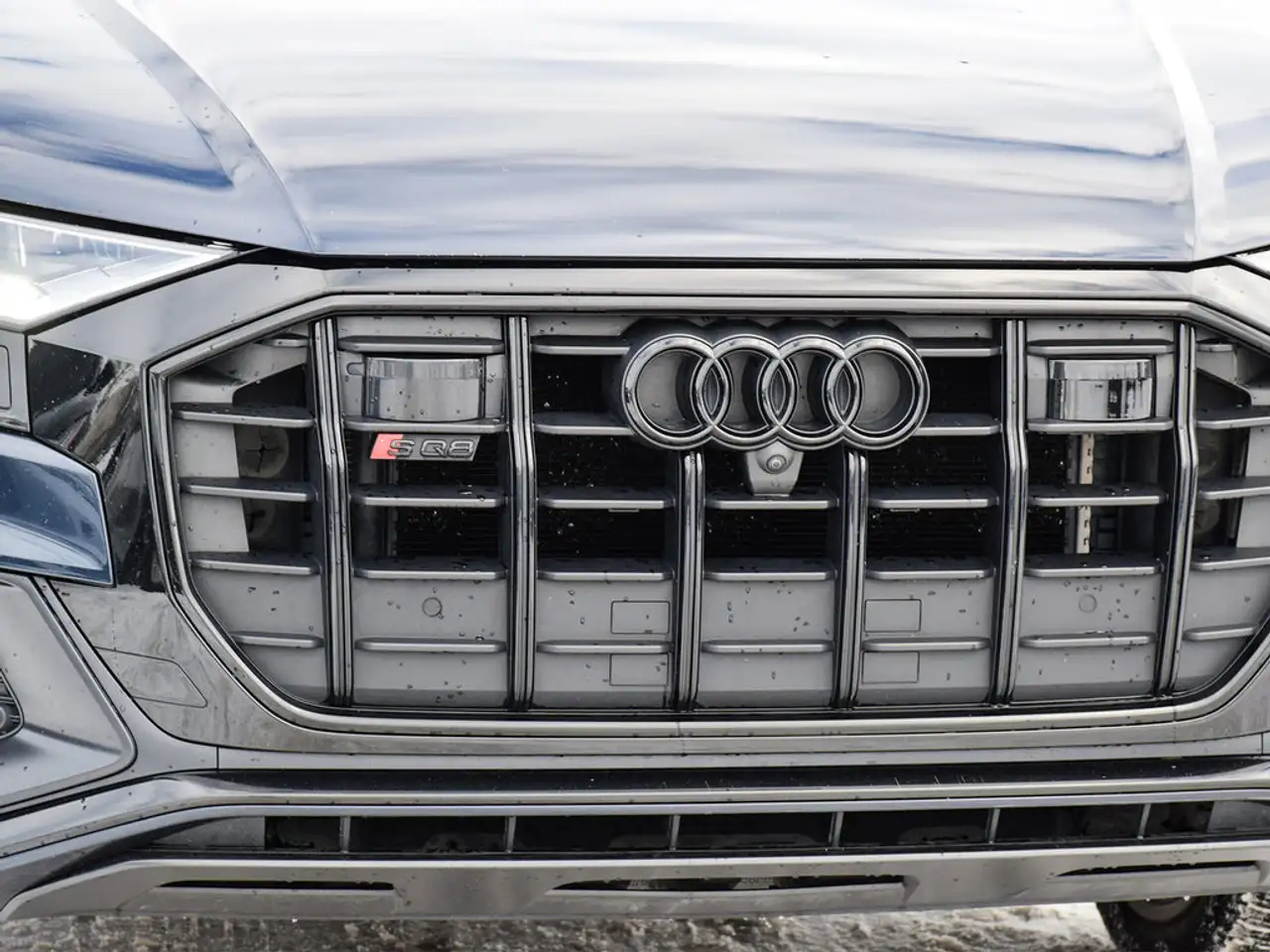 Audi SQ8 снимка Audi SQ8