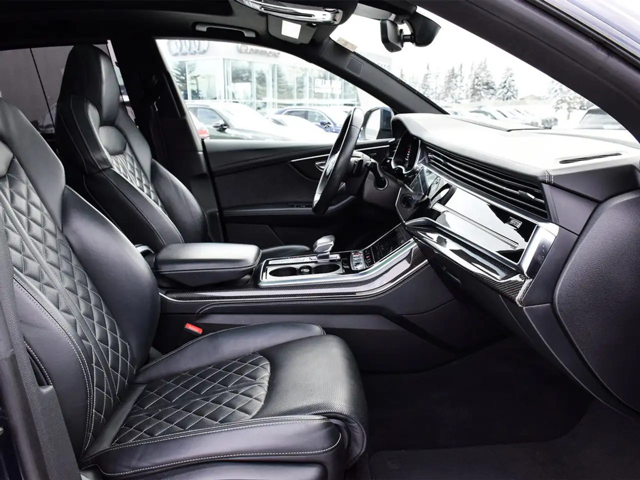 Audi SQ8 снимка Audi SQ8