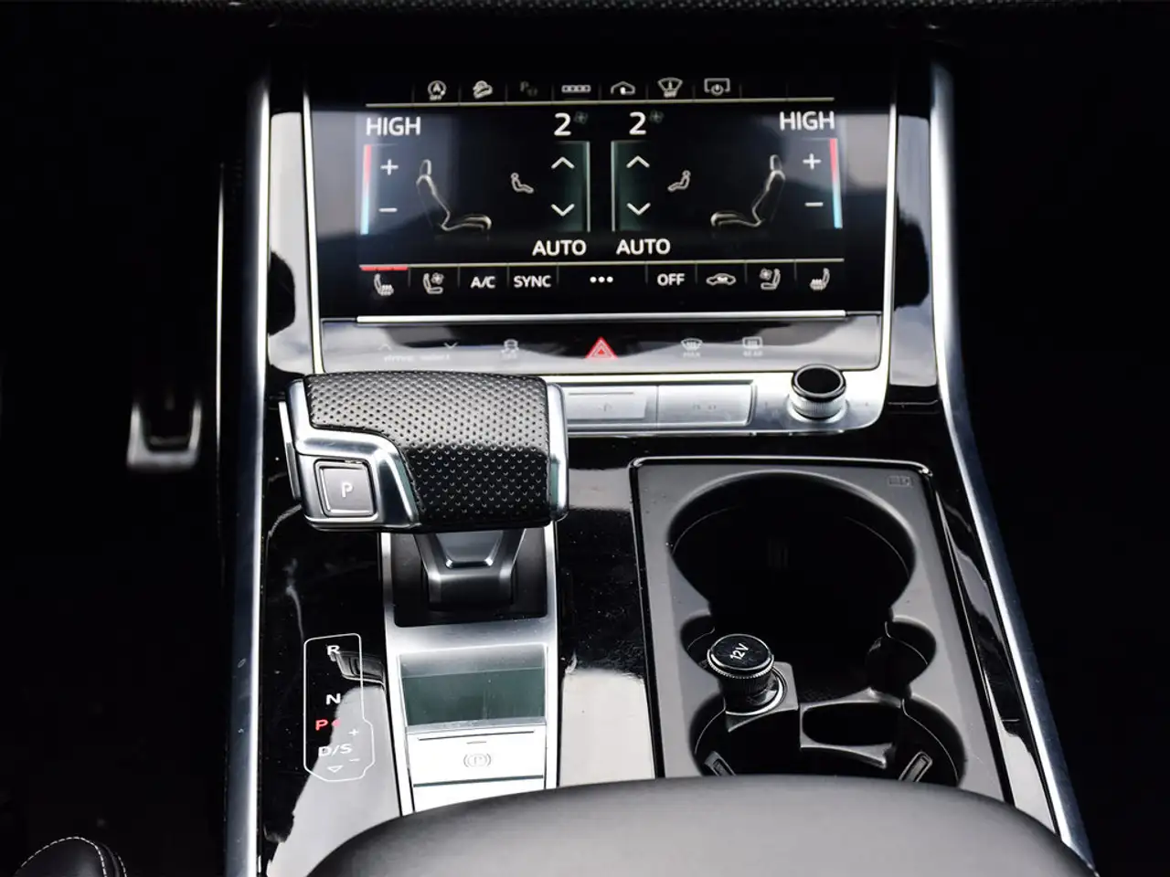 Audi SQ8 снимка Audi SQ8