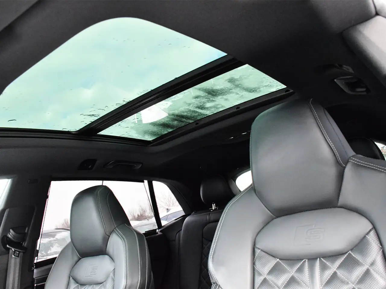 Audi SQ8 снимка Audi SQ8