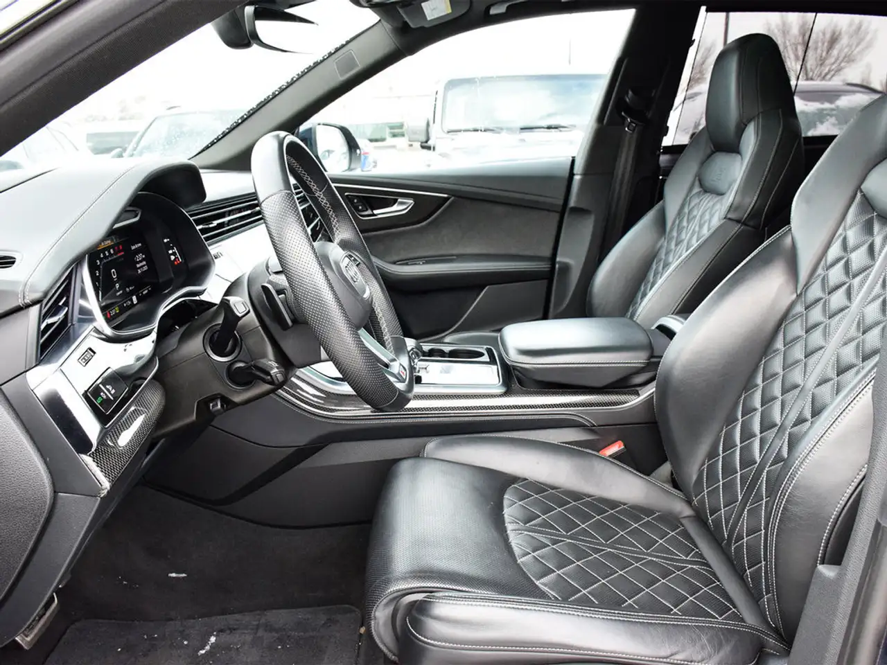 Audi SQ8 снимка Audi SQ8