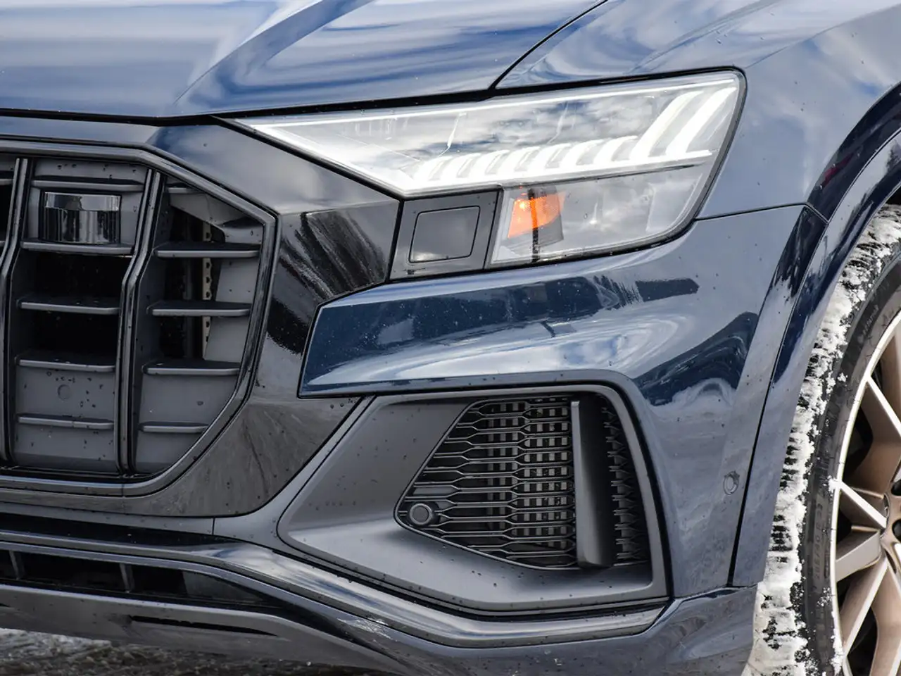 Audi SQ8 снимка Audi SQ8