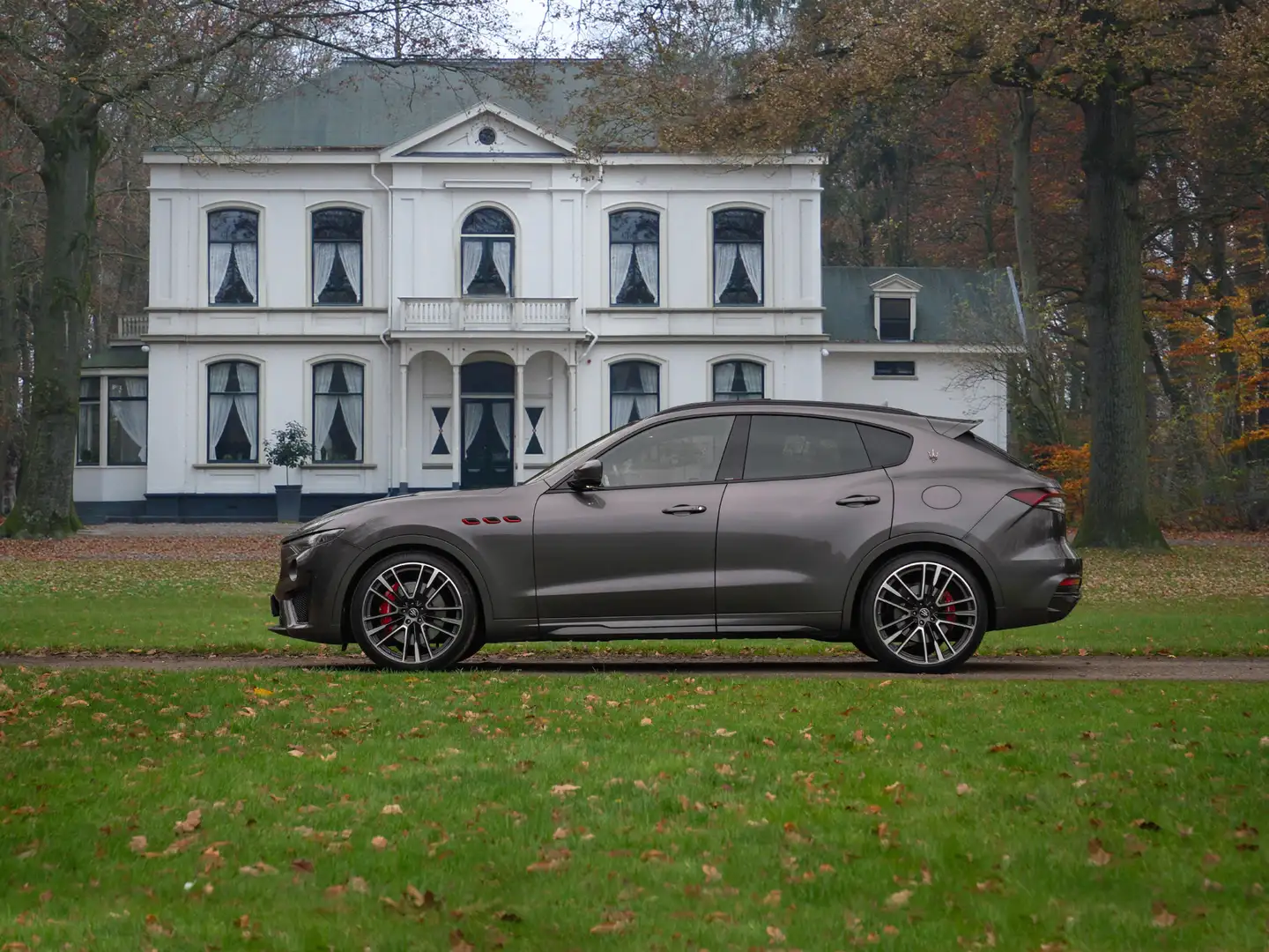 Maserati Levante 3.8 V8 Trofeo 580pk | 1e eig | Bowers&Wilkins | NL Grijs - 1