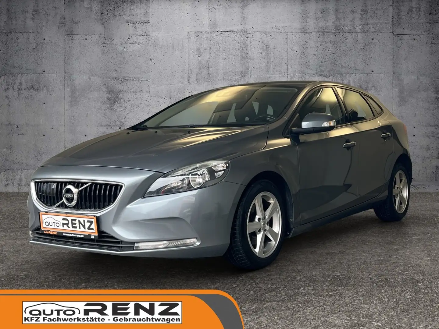 Volvo V40 Kinetic Grau - 1