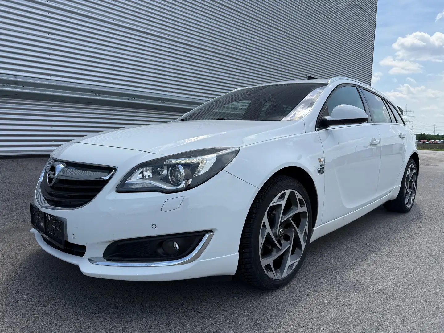 Opel Insignia ST 2,0 CDTI Allrad Sport Edition ID:48 Weiß - 2