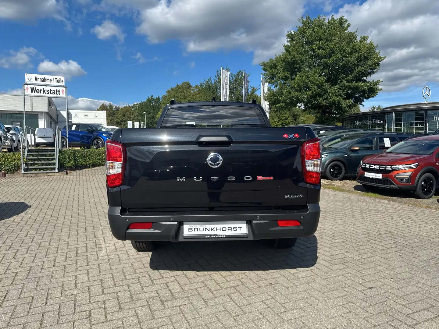 KGM Musso Grand 2,2 e-Xdi Black Line 3,5t Anhängelast Zwart - 2