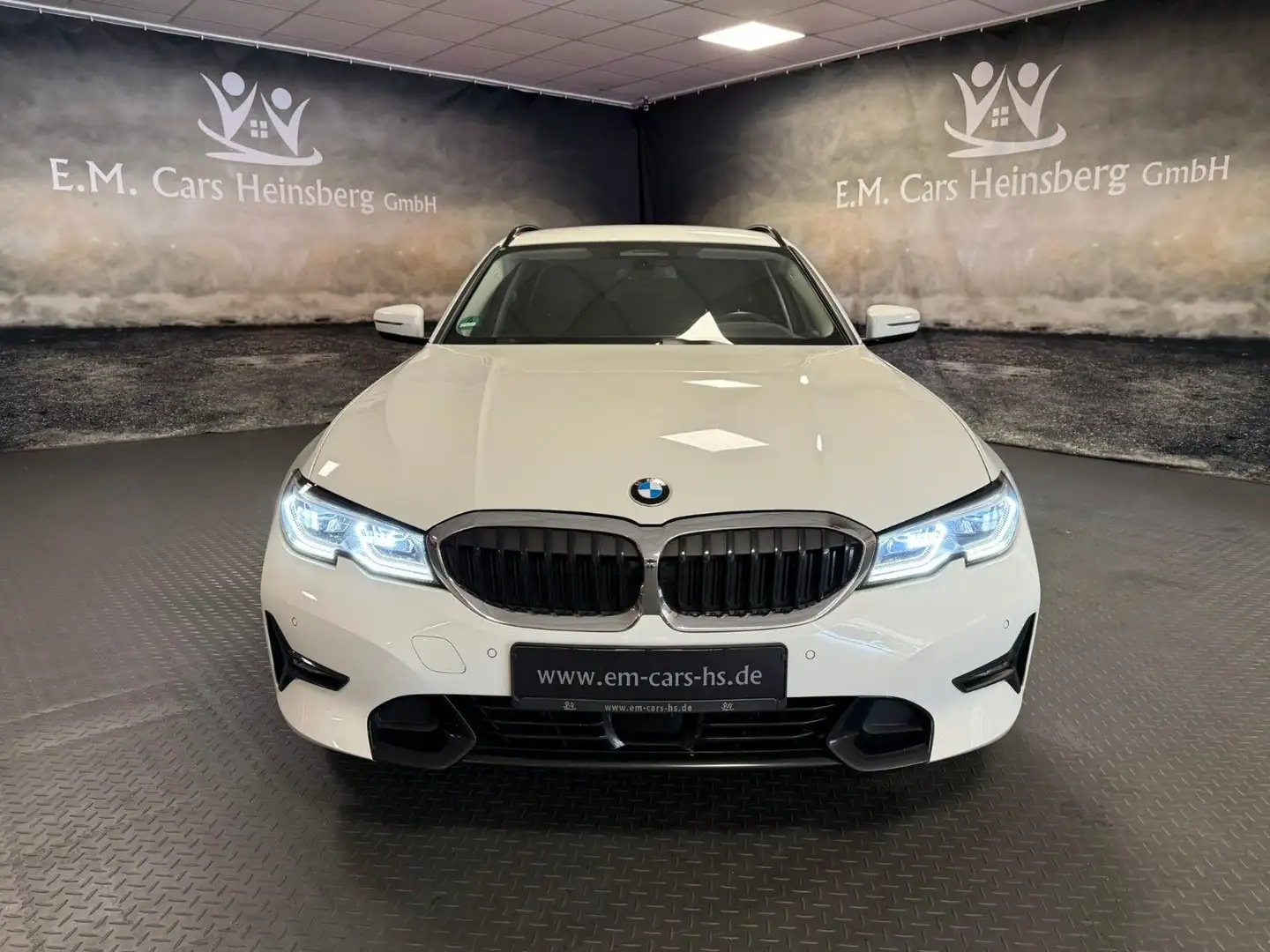 BMW 330 e Touring xDrive Sport Line AHK Head-Up 1.Hd Weiß - 2