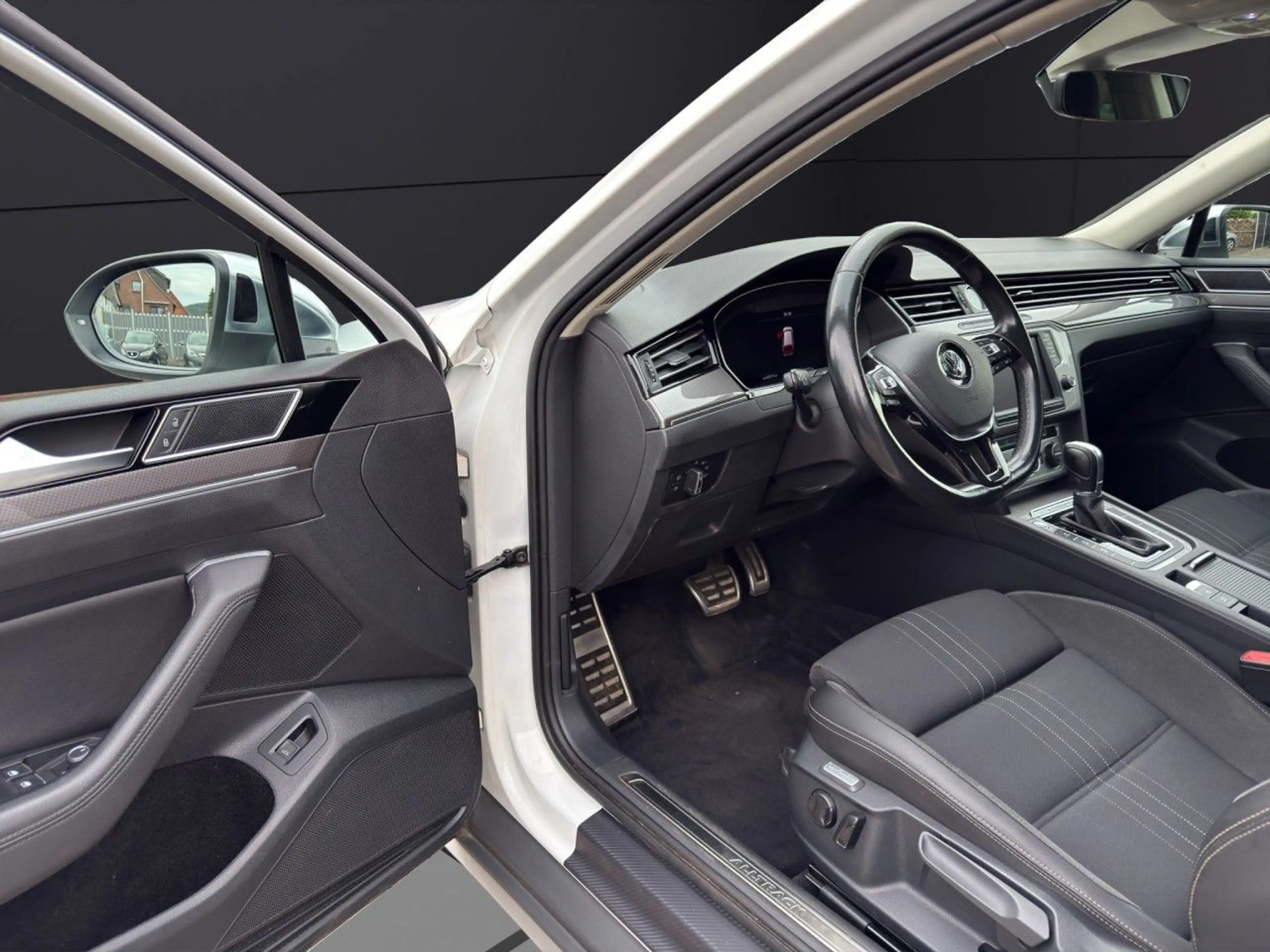 Volkswagen Passat Alltrack 2.0 TDI 4MO DSG NAVI LED ACC CAM — photo 12