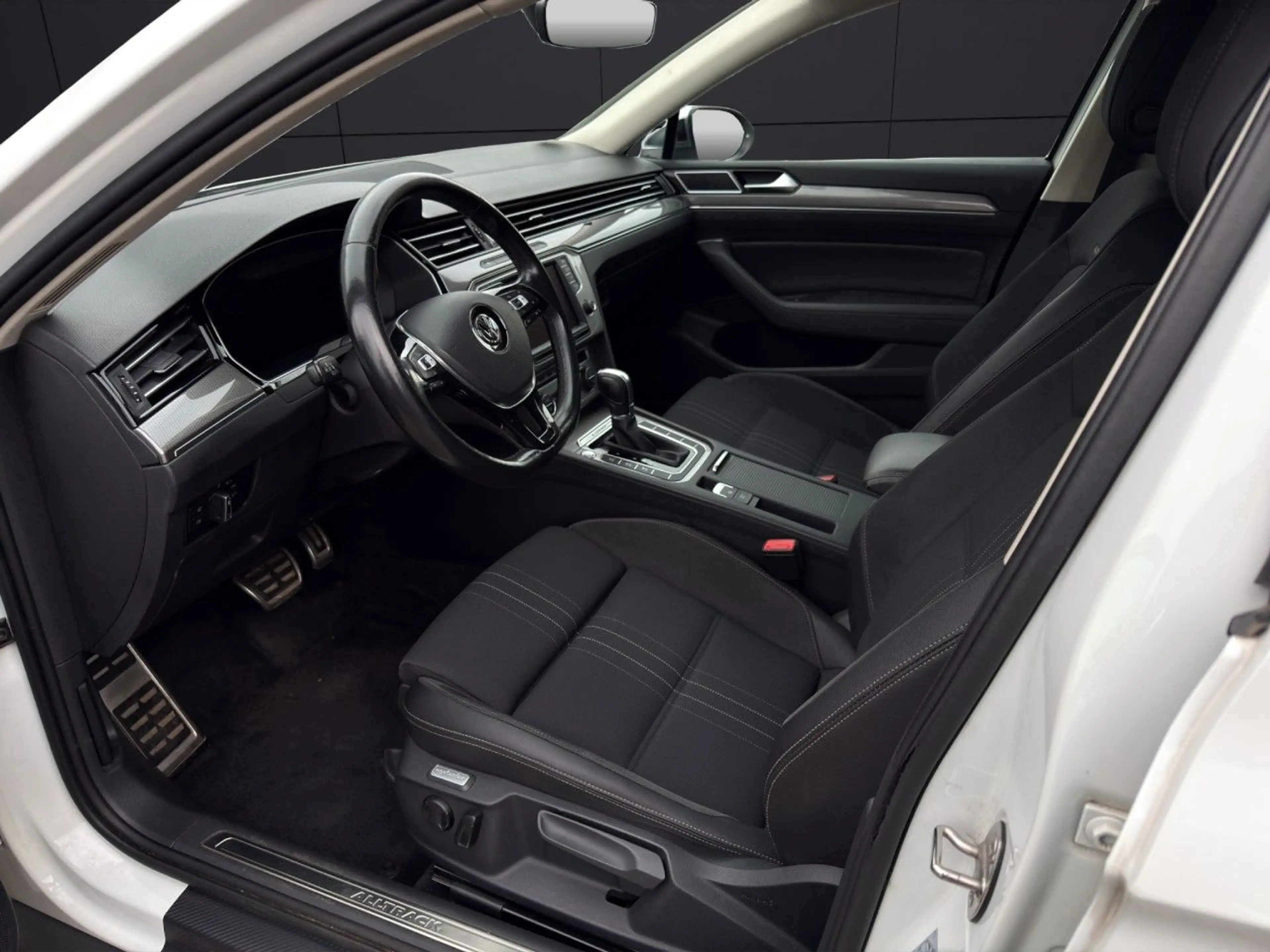 Volkswagen Passat Alltrack 2.0 TDI 4MO DSG NAVI LED ACC CAM — photo 13