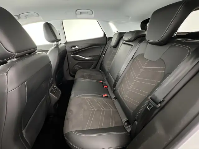 Opel Grandland view 8