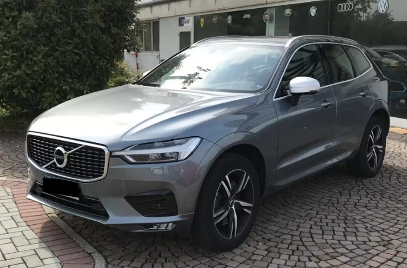 Volvo XC60 R design D5 AWD Geartronic Gris - 2
