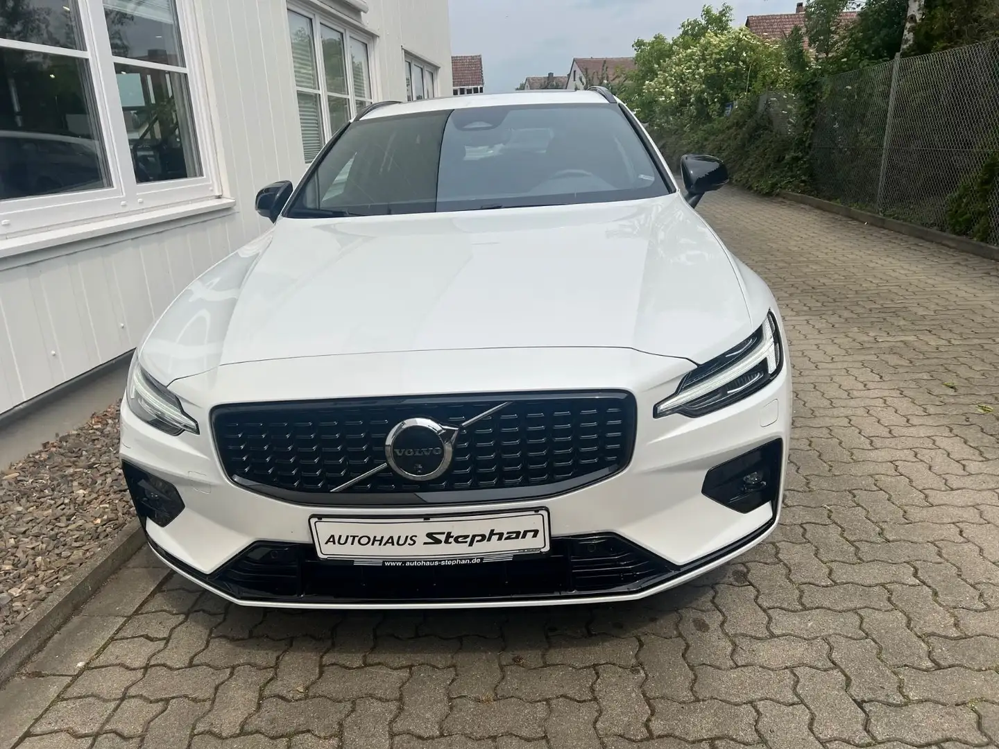 Volvo V60 B4 B Plus Dark Autom. MY25 GARANTIE -35% Bianco - 2