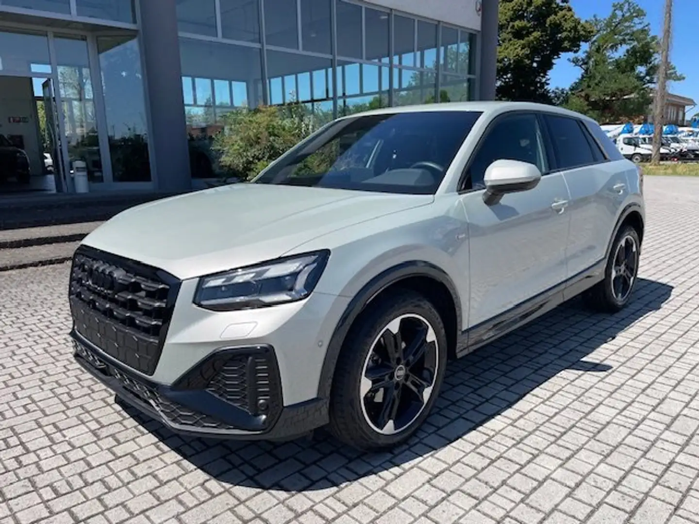 Audi Q2 35 TFSI S line S tronic S Line 18/PELLE/MATRIX/ACC Argento - 2