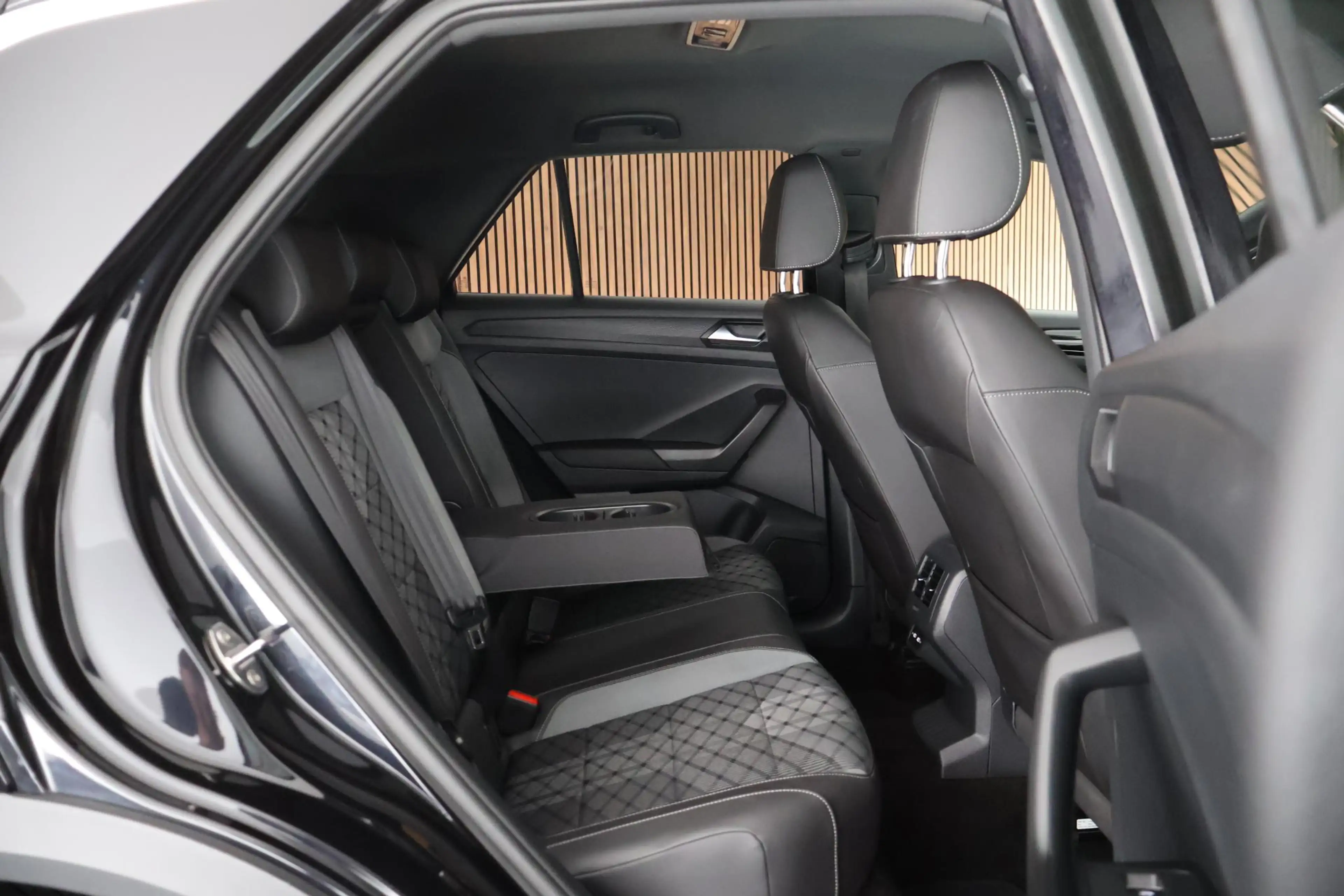 Volkswagen T-Roc 1.5 TSI 150pk DSG R-Line Business+ Trekhaak Camera — photo 13