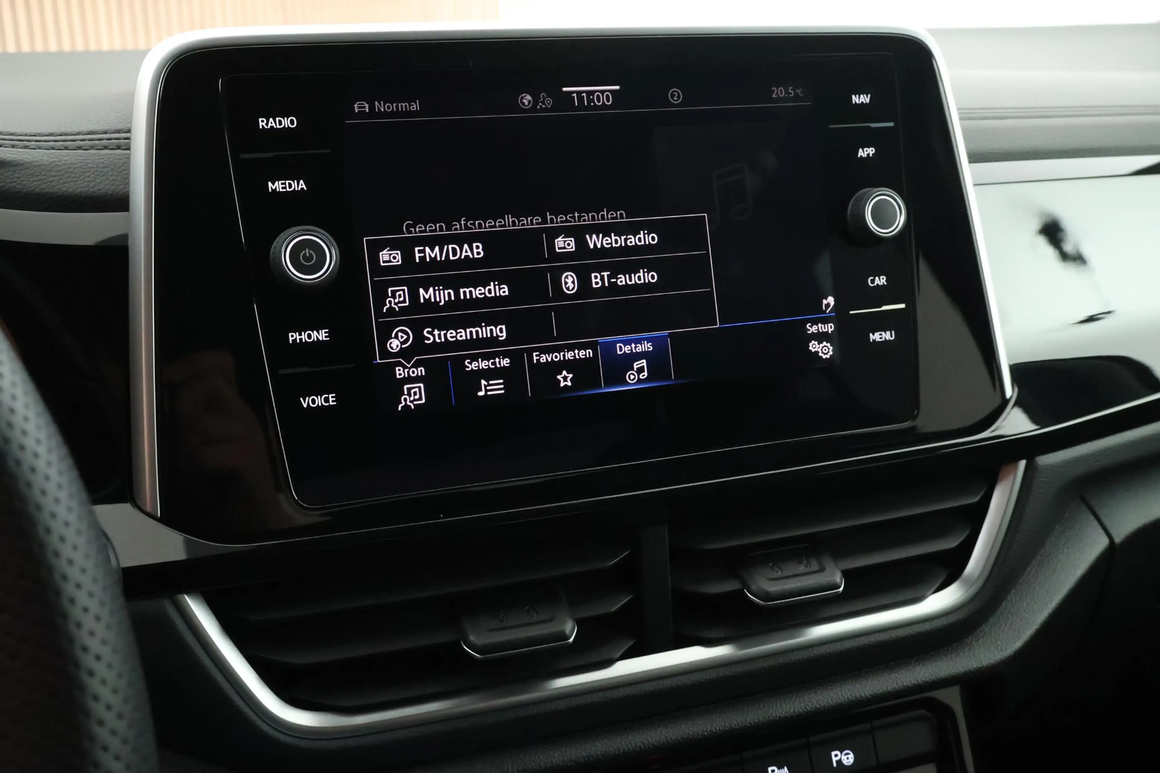 Volkswagen T-Roc 1.5 TSI 150pk DSG R-Line Business+ Trekhaak Camera — photo 35