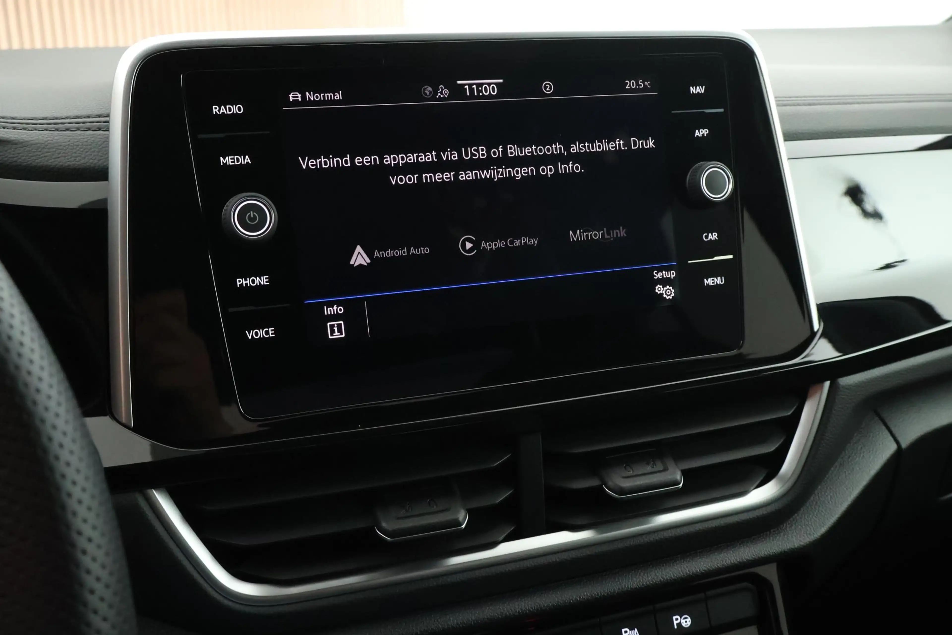 Volkswagen T-Roc 1.5 TSI 150pk DSG R-Line Business+ Trekhaak Camera — photo 25