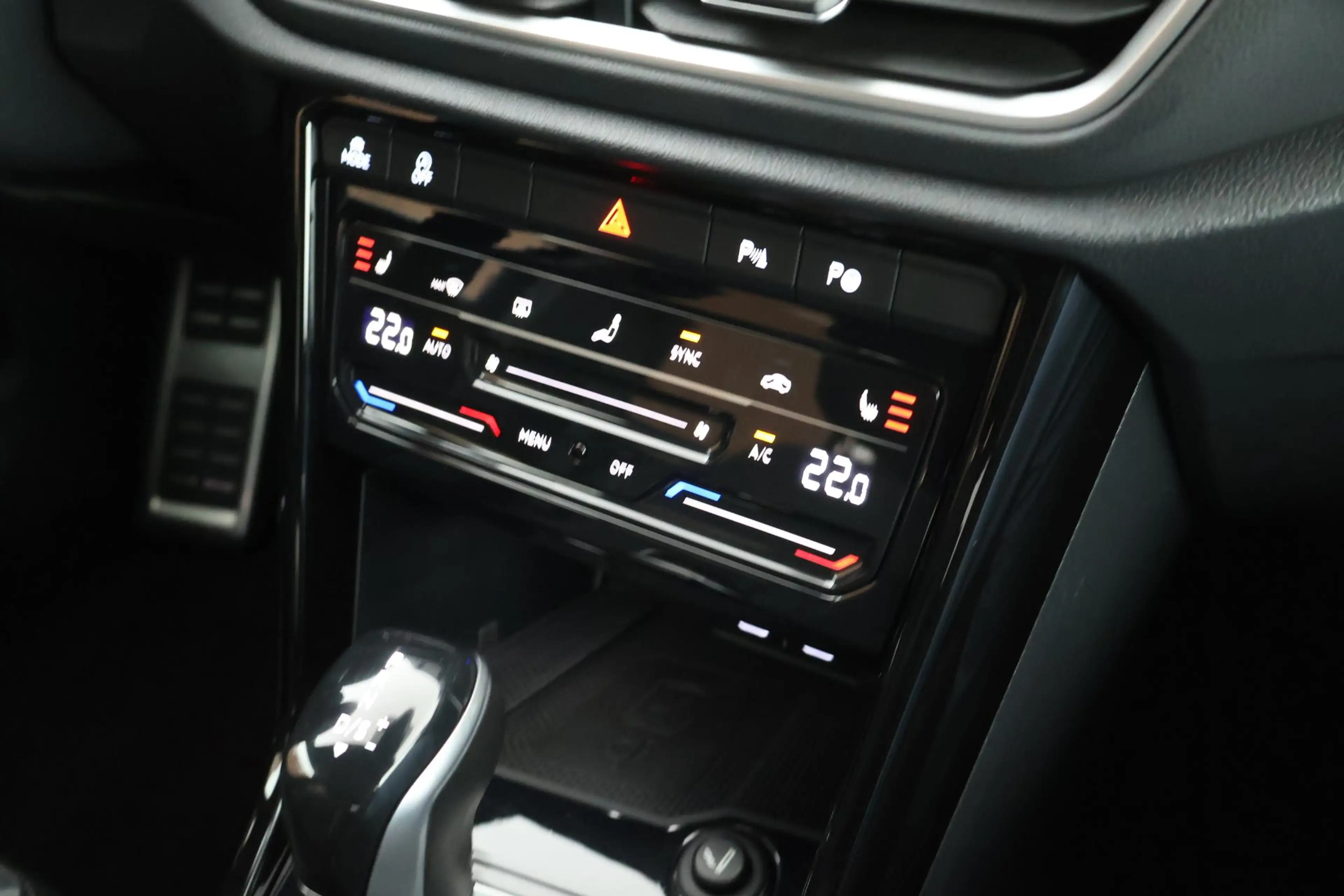 Volkswagen T-Roc 1.5 TSI 150pk DSG R-Line Business+ Trekhaak Camera — photo 39