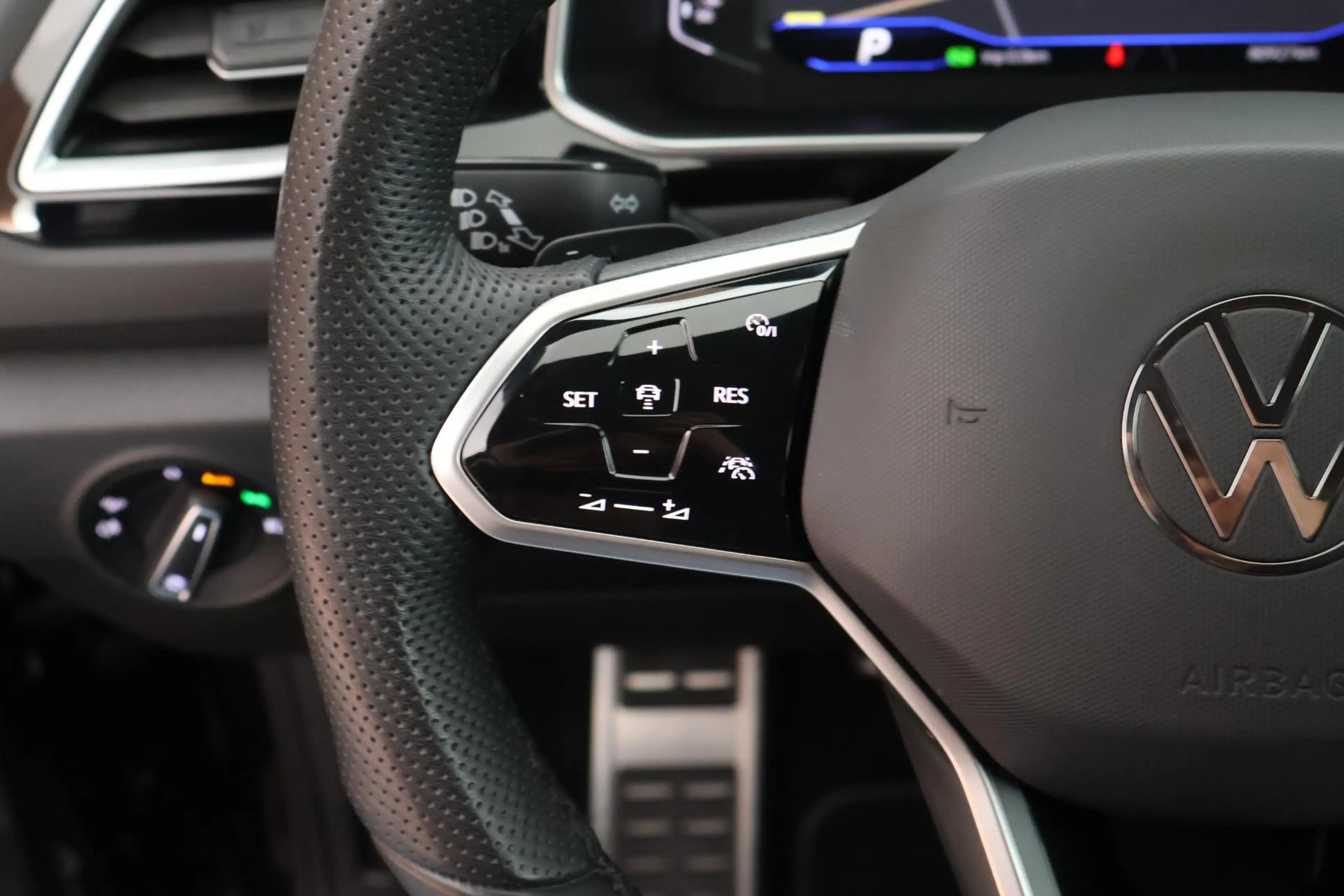 Volkswagen T-Roc 1.5 TSI 150pk DSG R-Line Business+ Trekhaak Camera — photo 19