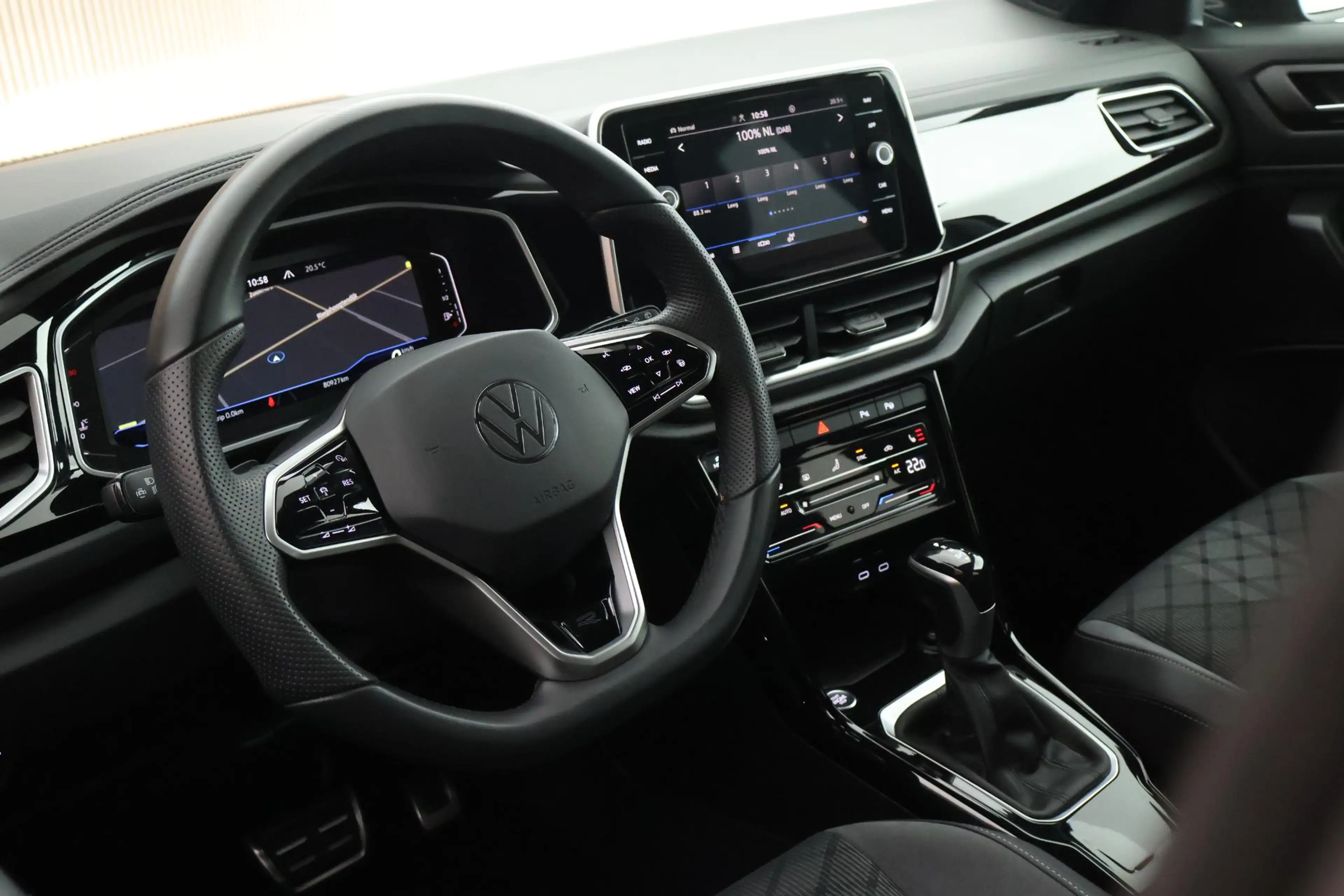 Volkswagen T-Roc 1.5 TSI 150pk DSG R-Line Business+ Trekhaak Camera — photo 3