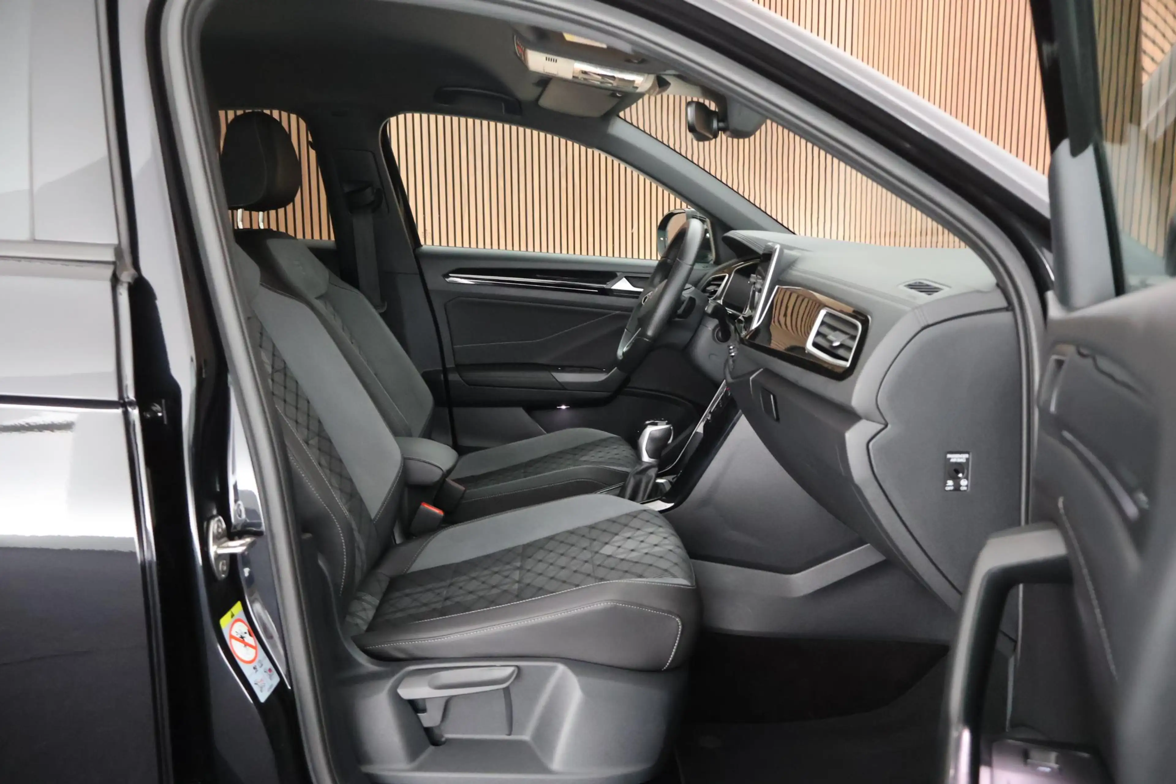 Volkswagen T-Roc 1.5 TSI 150pk DSG R-Line Business+ Trekhaak Camera — photo 14