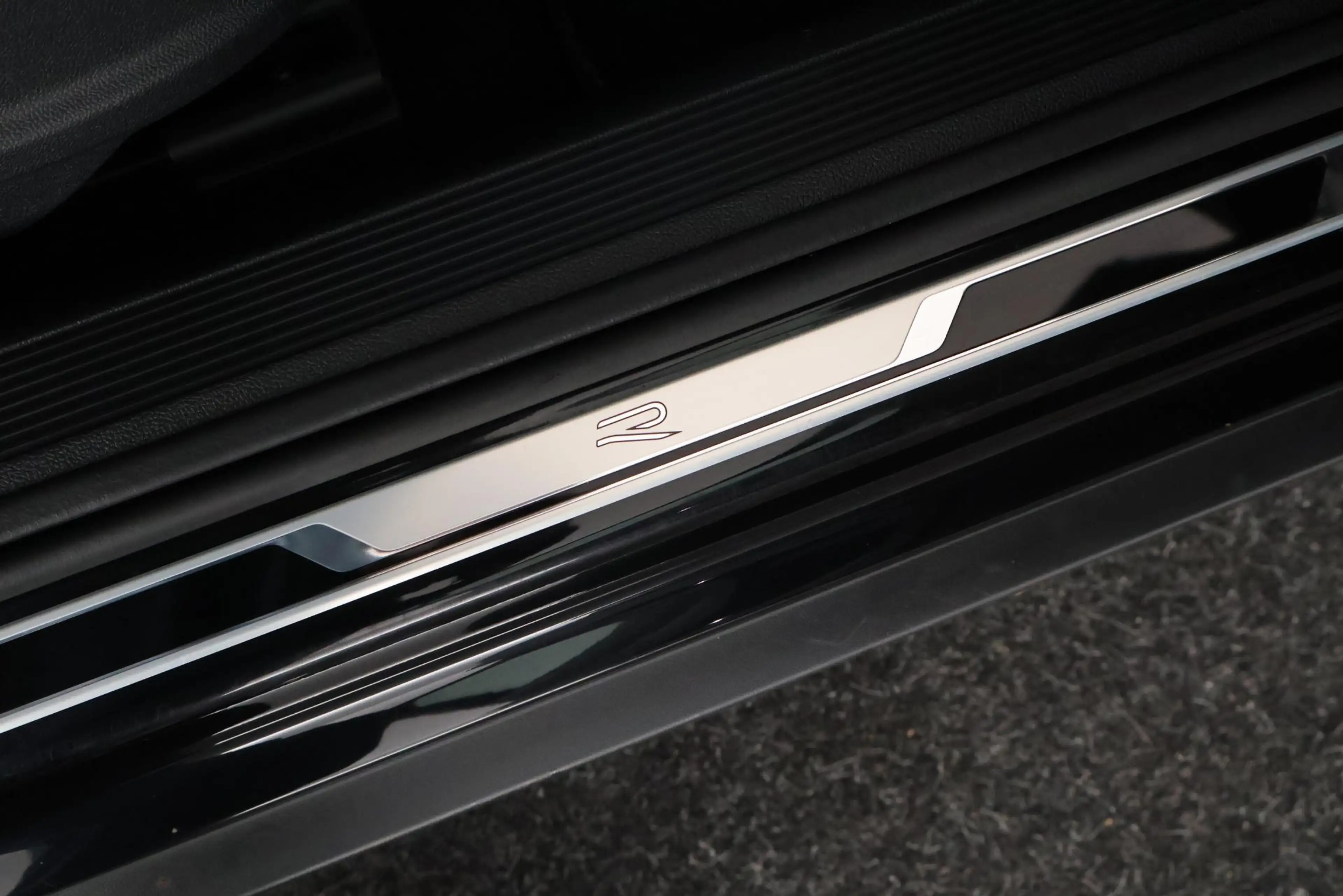 Volkswagen T-Roc 1.5 TSI 150pk DSG R-Line Business+ Trekhaak Camera — photo 41