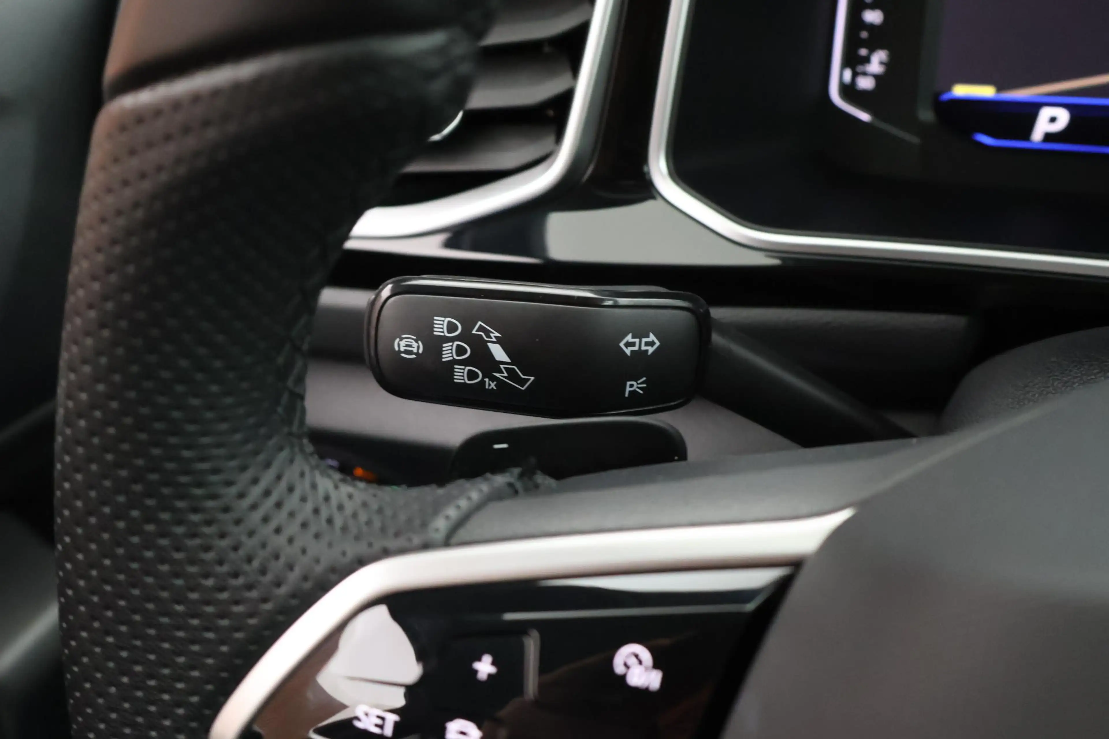 Volkswagen T-Roc 1.5 TSI 150pk DSG R-Line Business+ Trekhaak Camera — photo 18