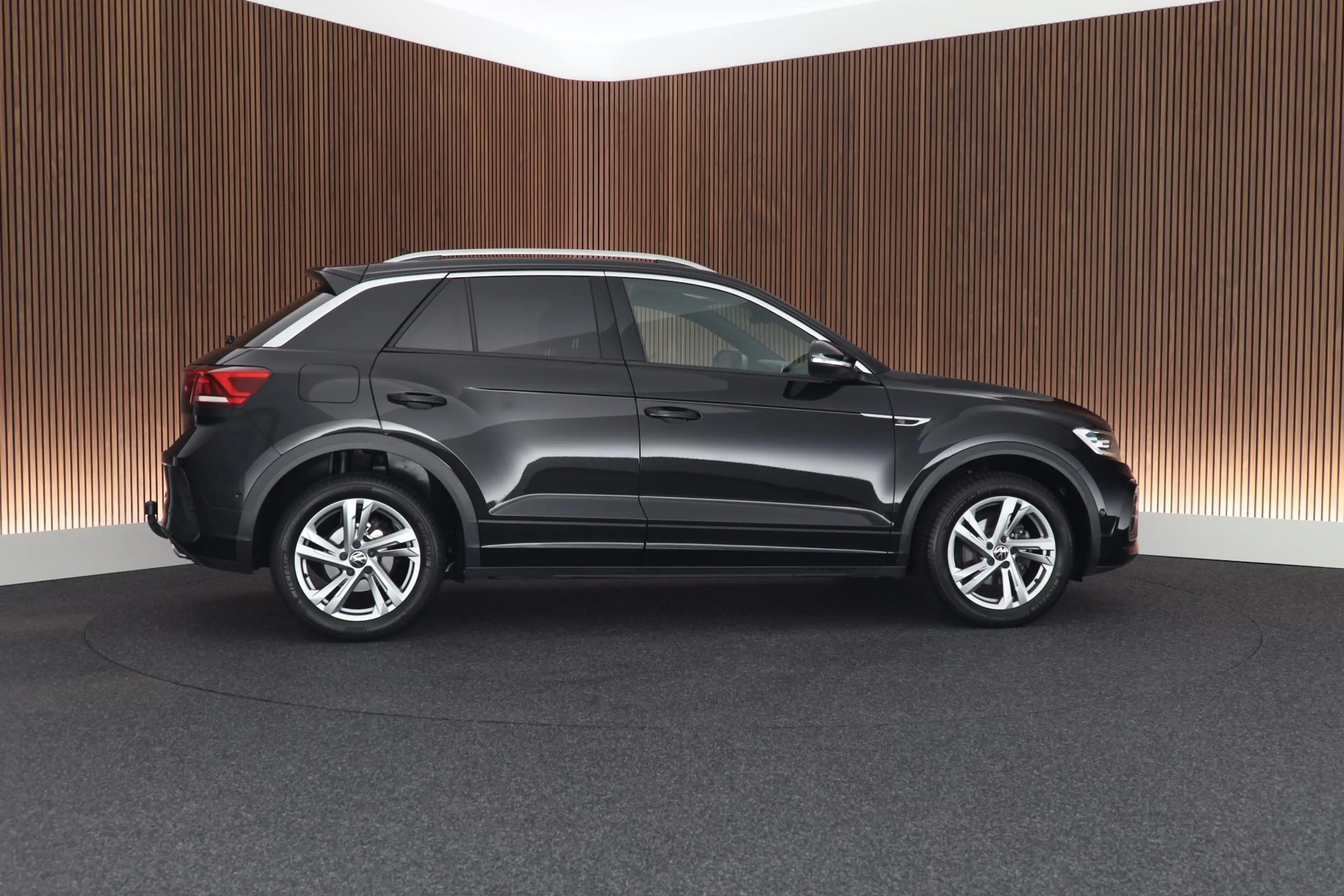 Volkswagen T-Roc 1.5 TSI 150pk DSG R-Line Business+ Trekhaak Camera — photo 11