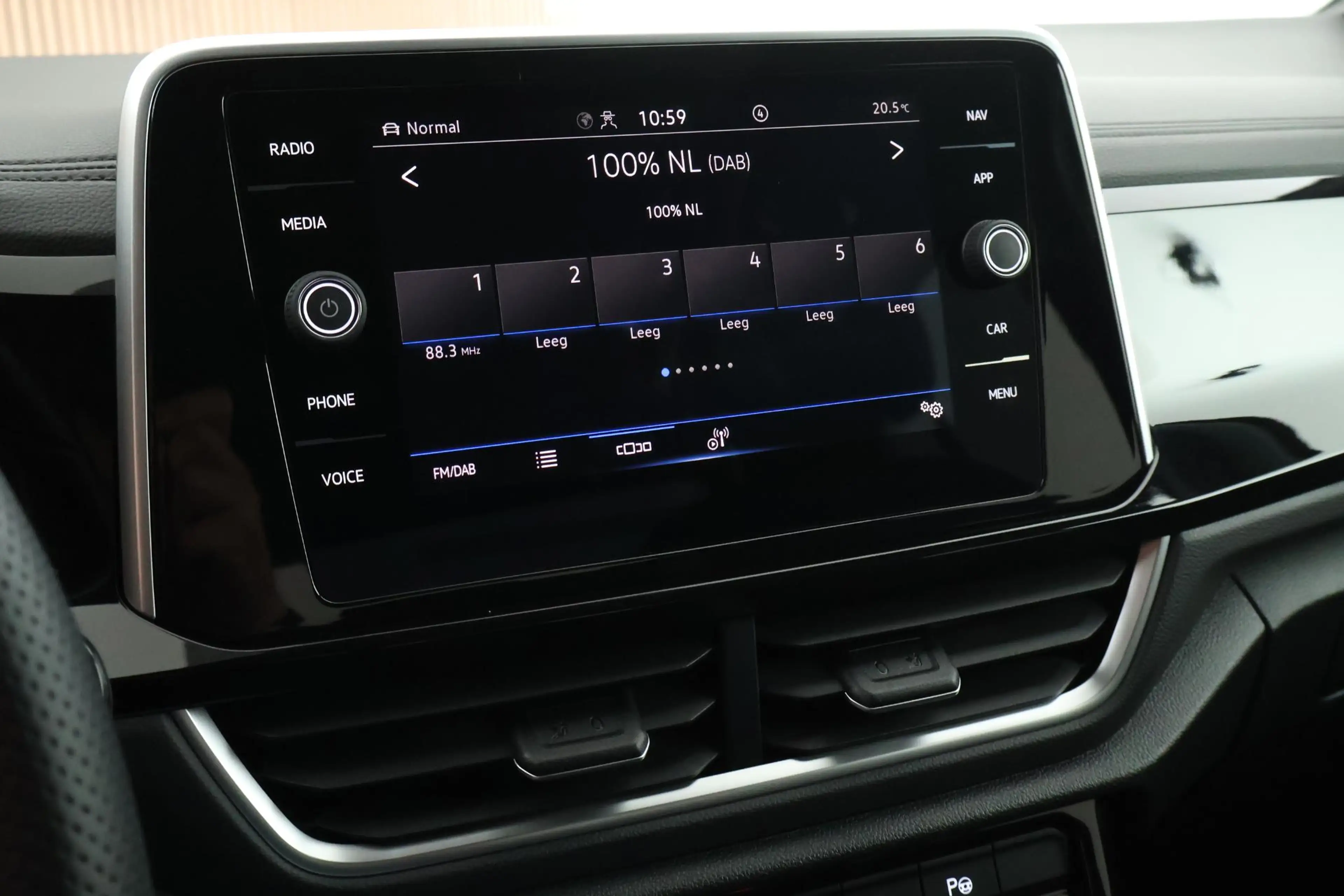 Volkswagen T-Roc 1.5 TSI 150pk DSG R-Line Business+ Trekhaak Camera — photo 24