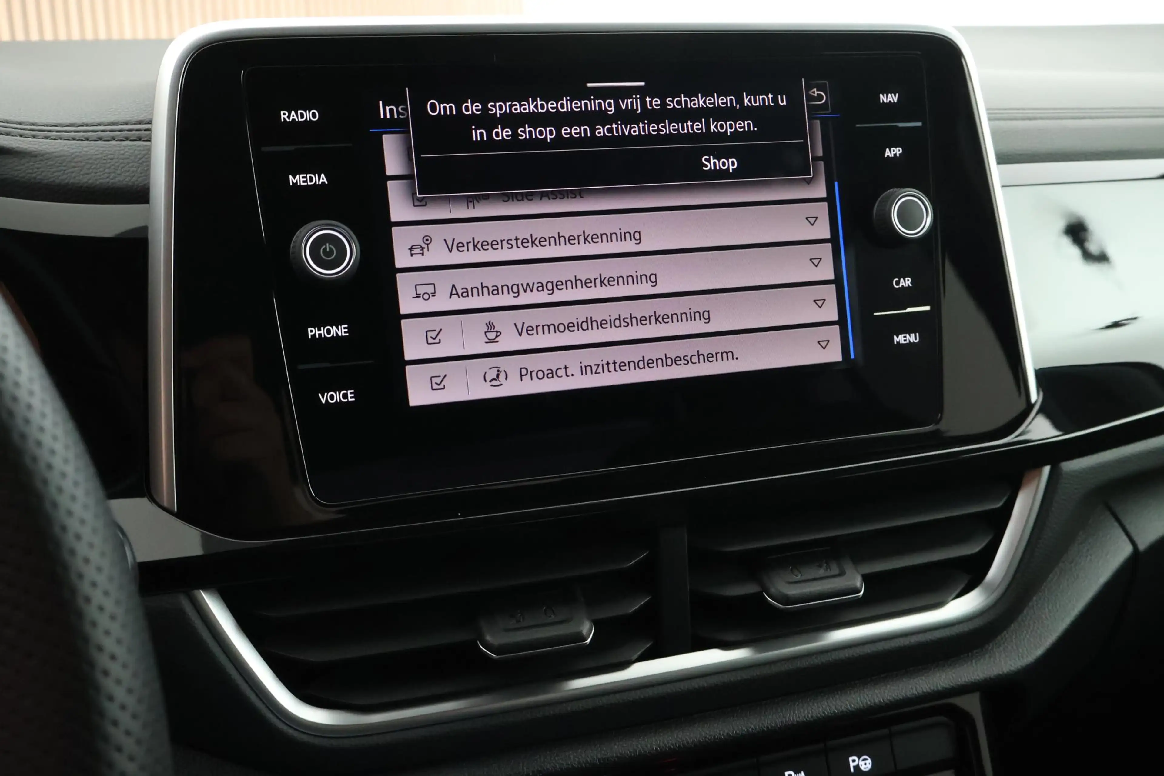 Volkswagen T-Roc 1.5 TSI 150pk DSG R-Line Business+ Trekhaak Camera — photo 33