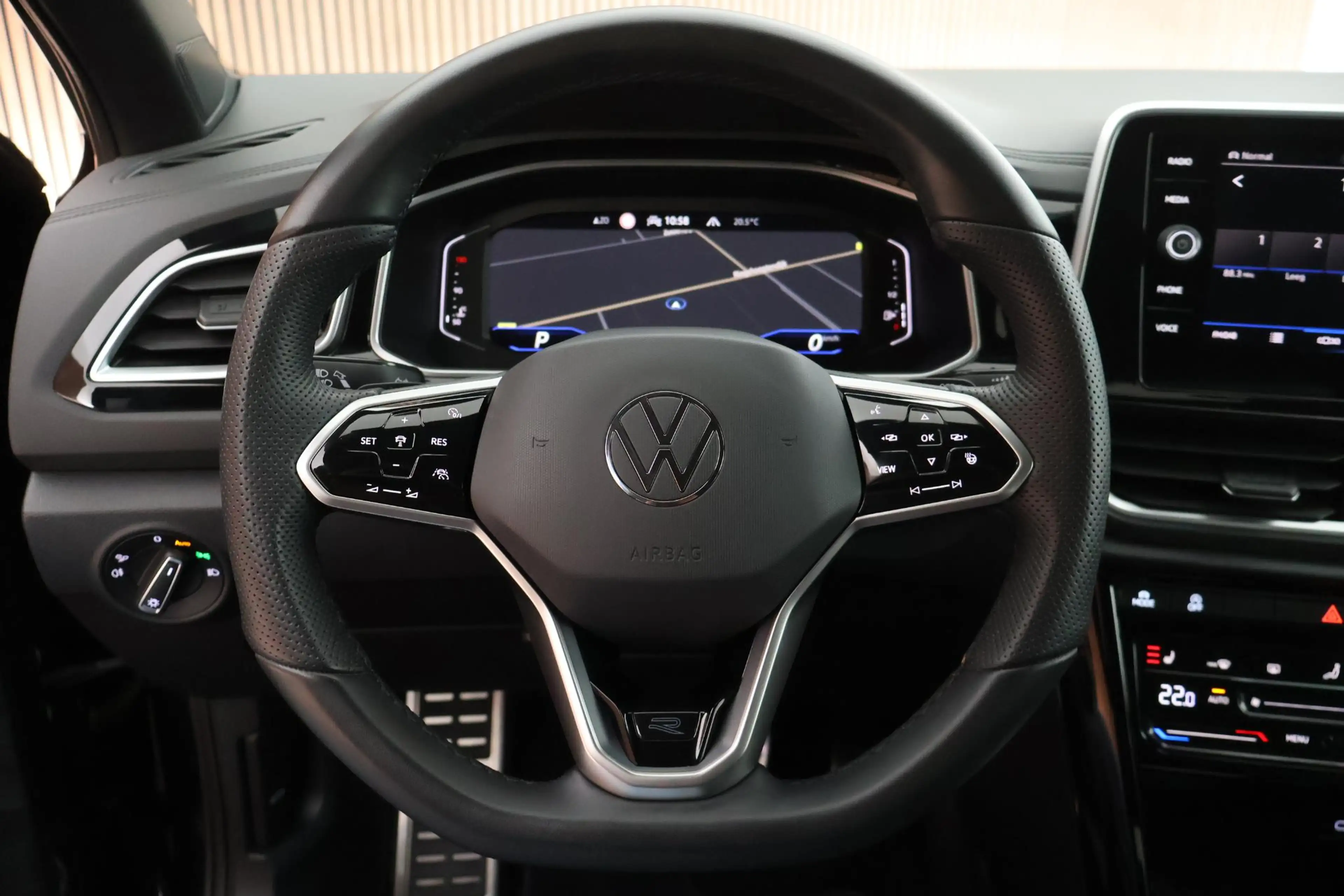 Volkswagen T-Roc 1.5 TSI 150pk DSG R-Line Business+ Trekhaak Camera — photo 20