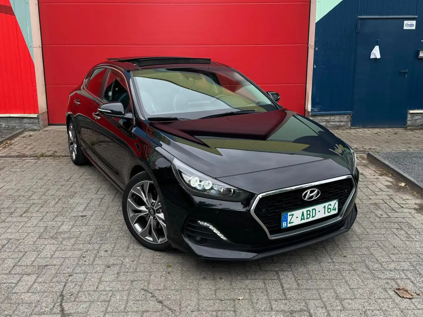 Hyundai i30 i30 Fastback 1.4 / Entret. complet. / Prete a imm. Zwart - 1