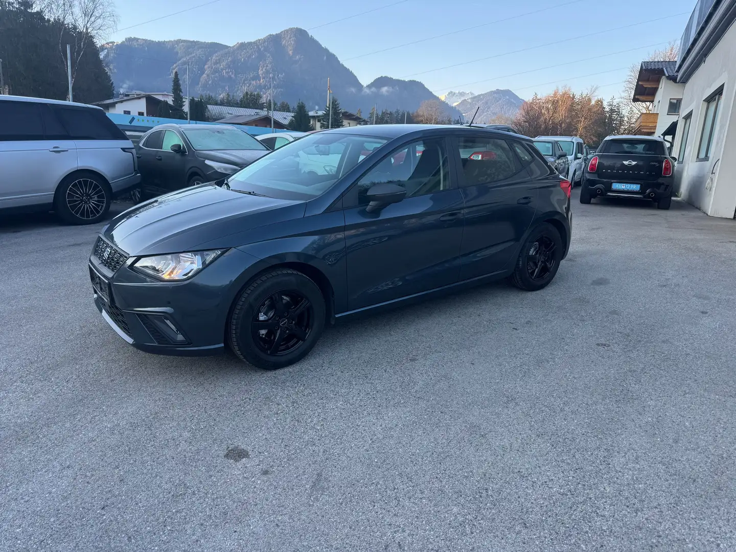 SEAT Ibiza Reference Grau - 2