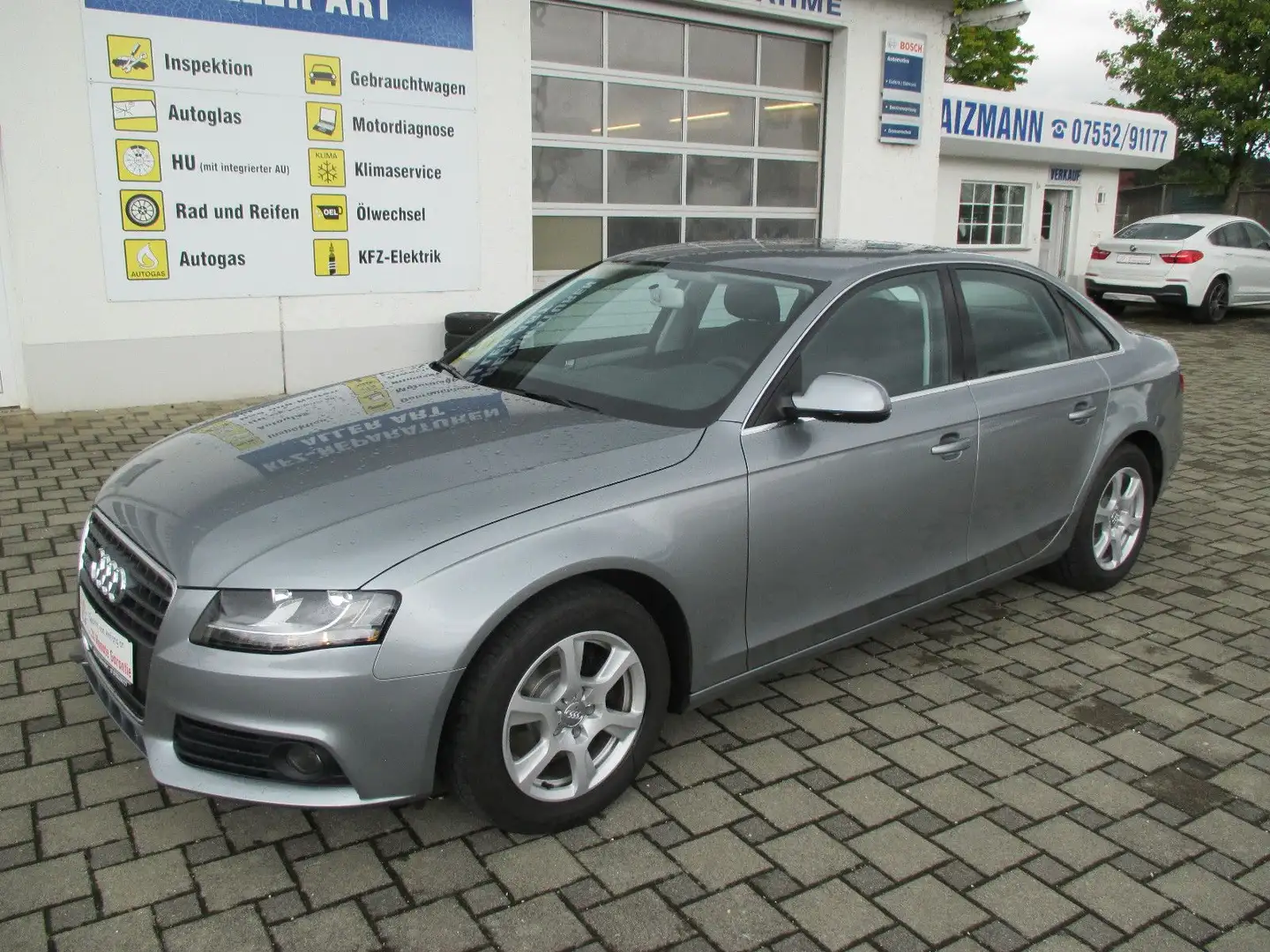 Audi A4 Lim. Attraction, 97000km, 1. Hand Grau - 2
