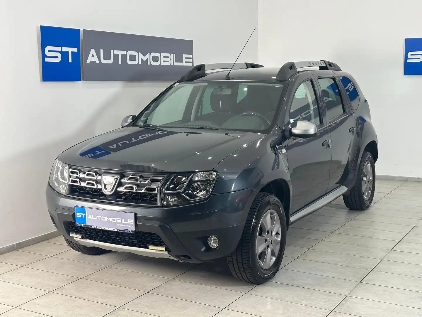 Dacia Duster 1.5 dCi Celebration 4x4 // 1.BESITZ // NAVI // SHZ Grau - 2