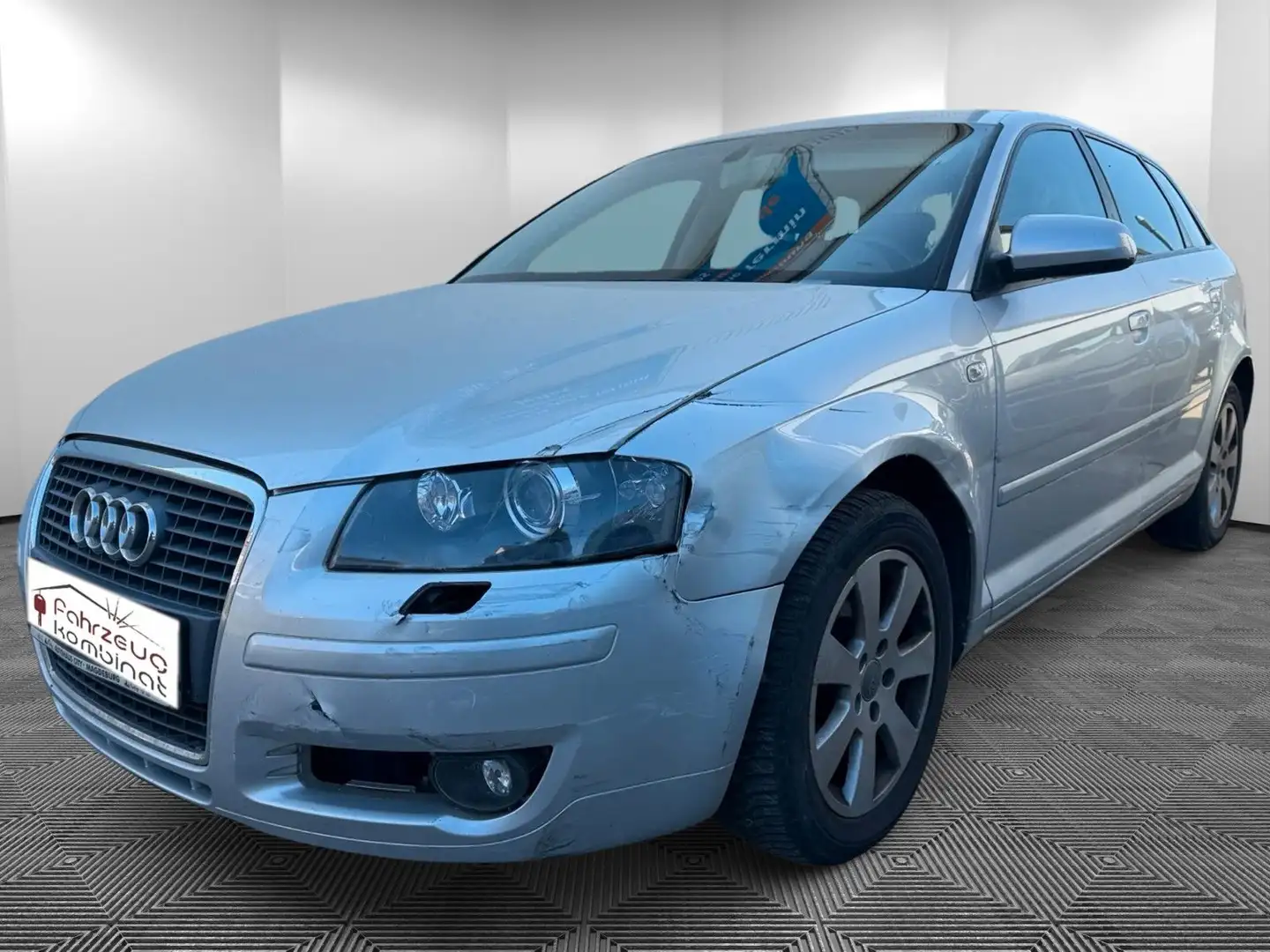 Audi A3 Sportback 1.6 FSI*TÜV 02/2026*KLIMA*XENON*NAV Zilver - 1