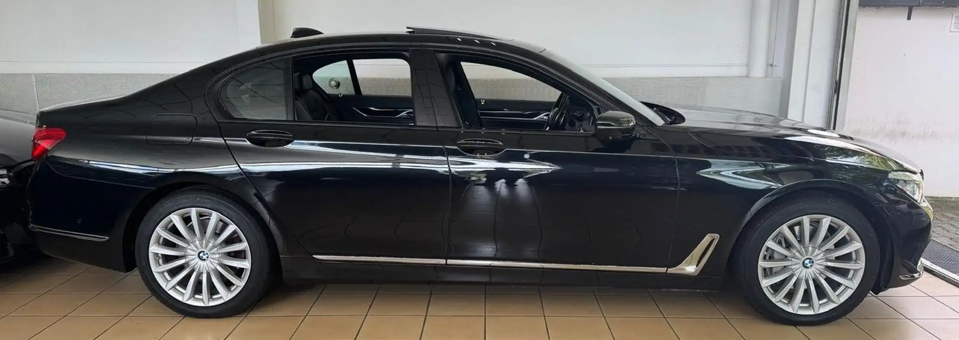 BMW 730 d xDrive LED Digital 360° Schiebedach ACC Key-Go Noir - 2