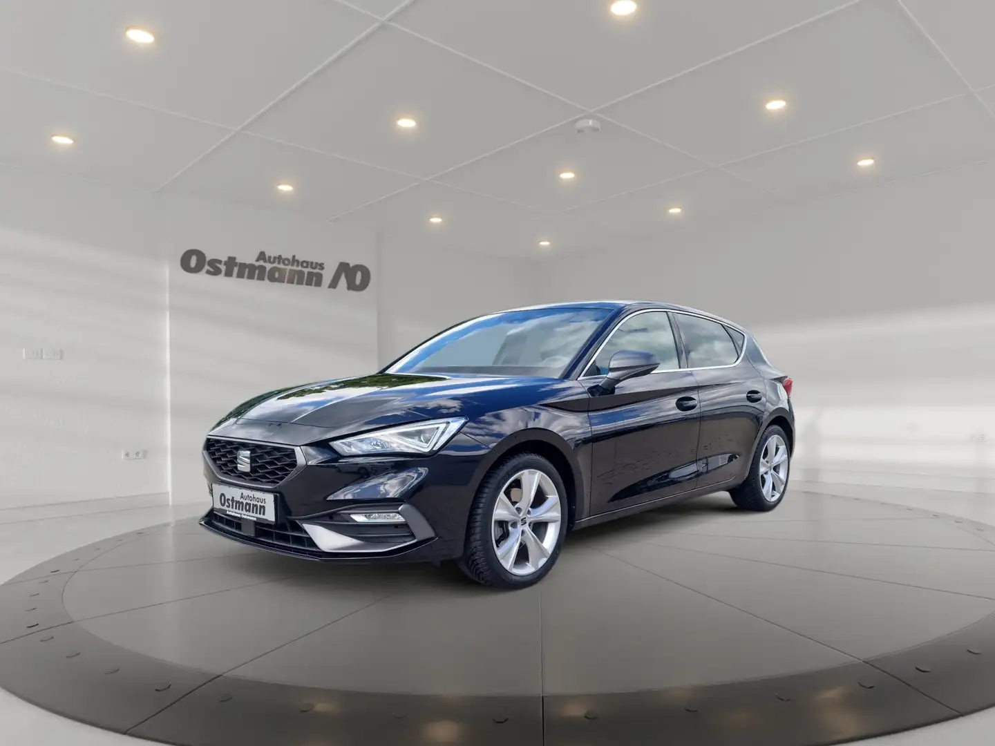 SEAT Leon 1.5 eTSI FR PANO LED NAV ACC KAM KESSY Zwart - 1