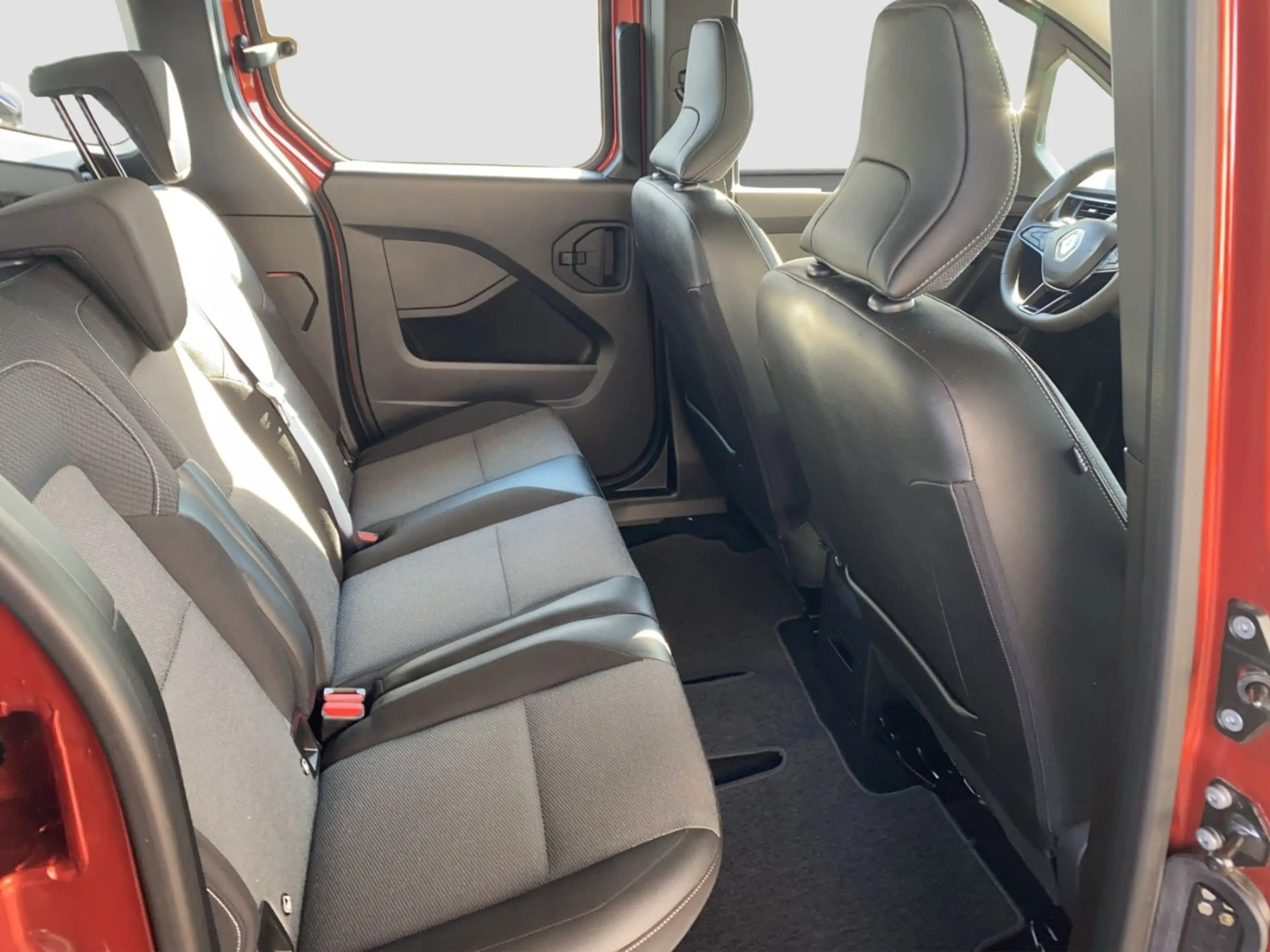 Renault Kangoo III 1.3 TCe130 Equilibre LED+SHZ+PDC — photo 11