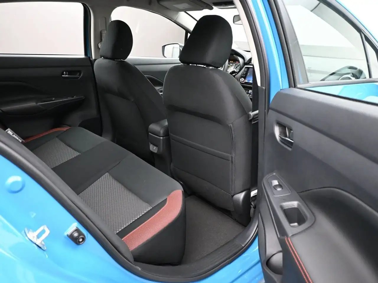 Nissan Versa снимка Nissan Versa