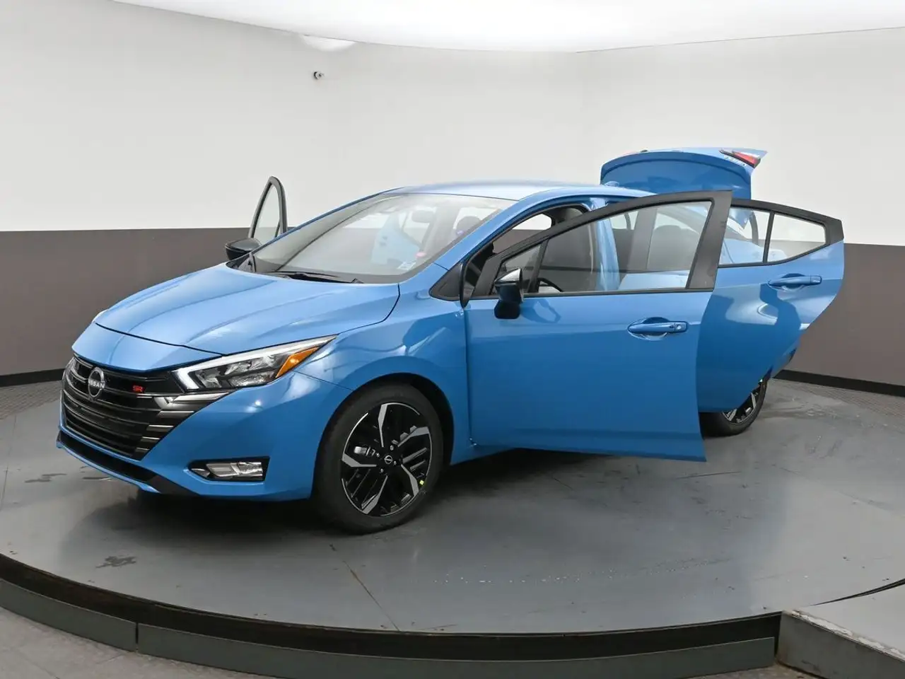 Nissan Versa снимка Nissan Versa