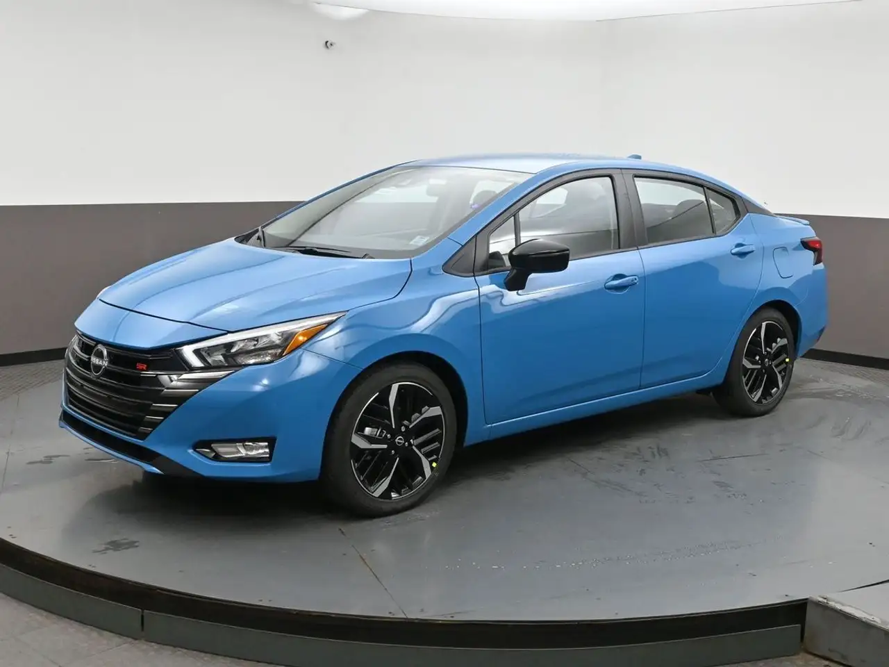 Nissan Versa снимка Nissan Versa