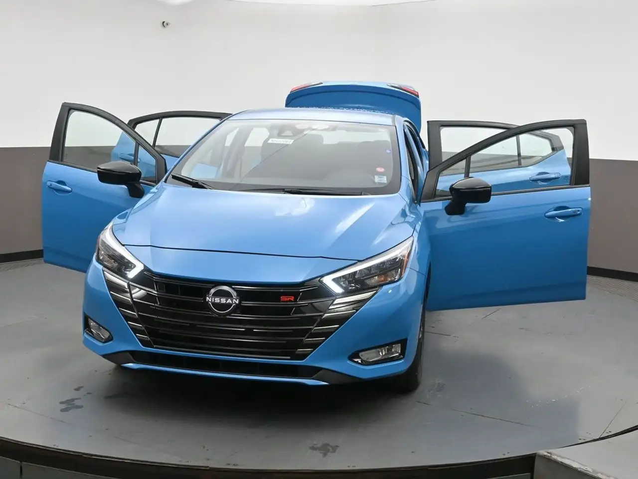 Nissan Versa снимка Nissan Versa