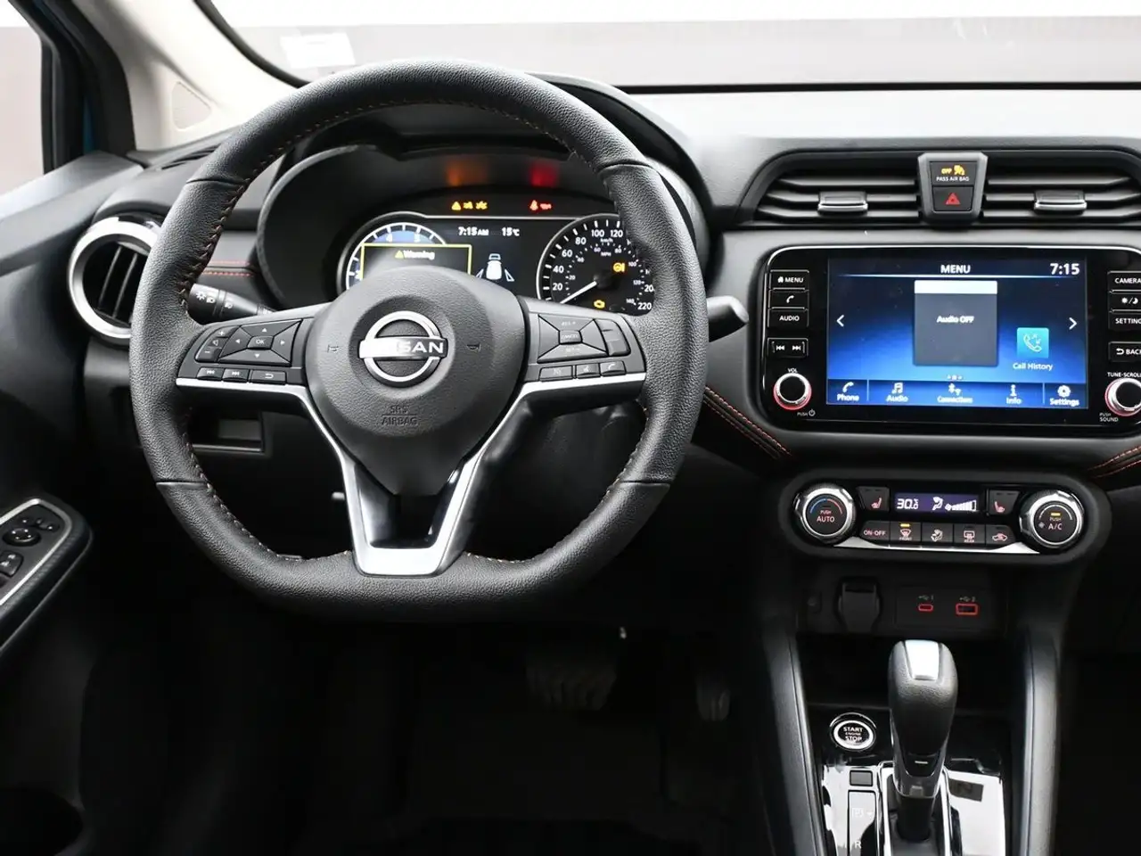 Nissan Versa снимка Nissan Versa