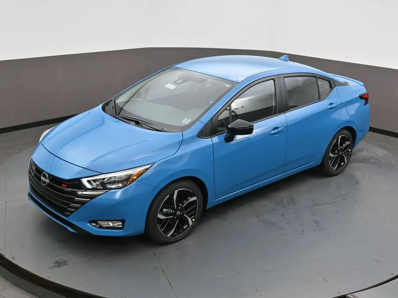 Nissan Versa снимка Nissan Versa