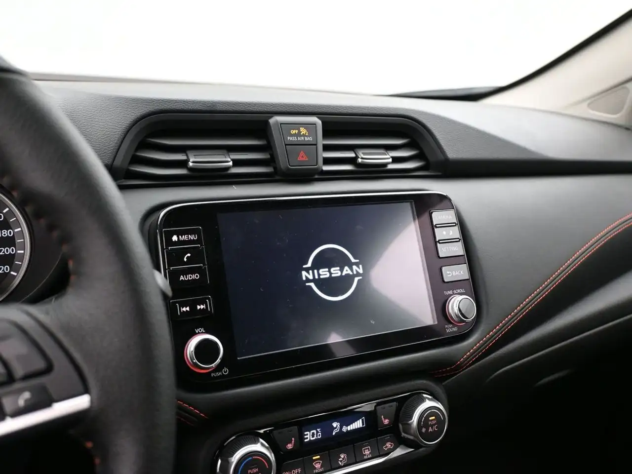 Nissan Versa снимка Nissan Versa