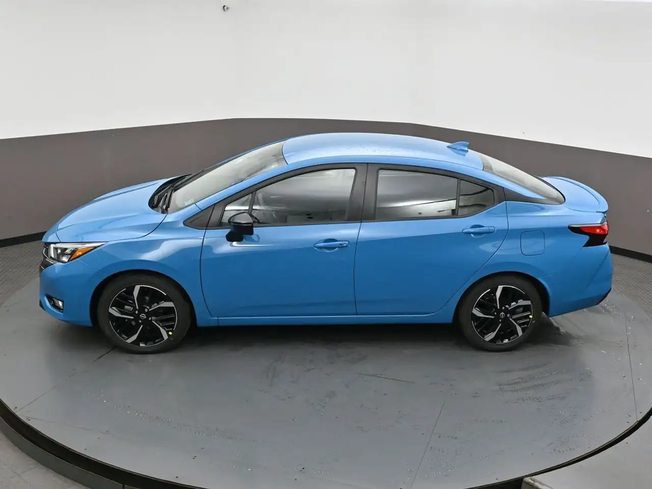 Nissan Versa снимка Nissan Versa