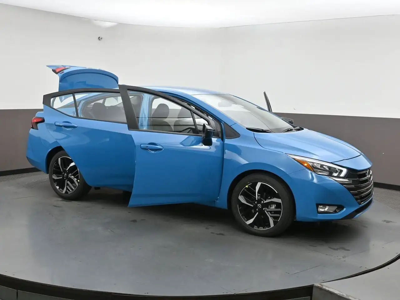 Nissan Versa снимка Nissan Versa