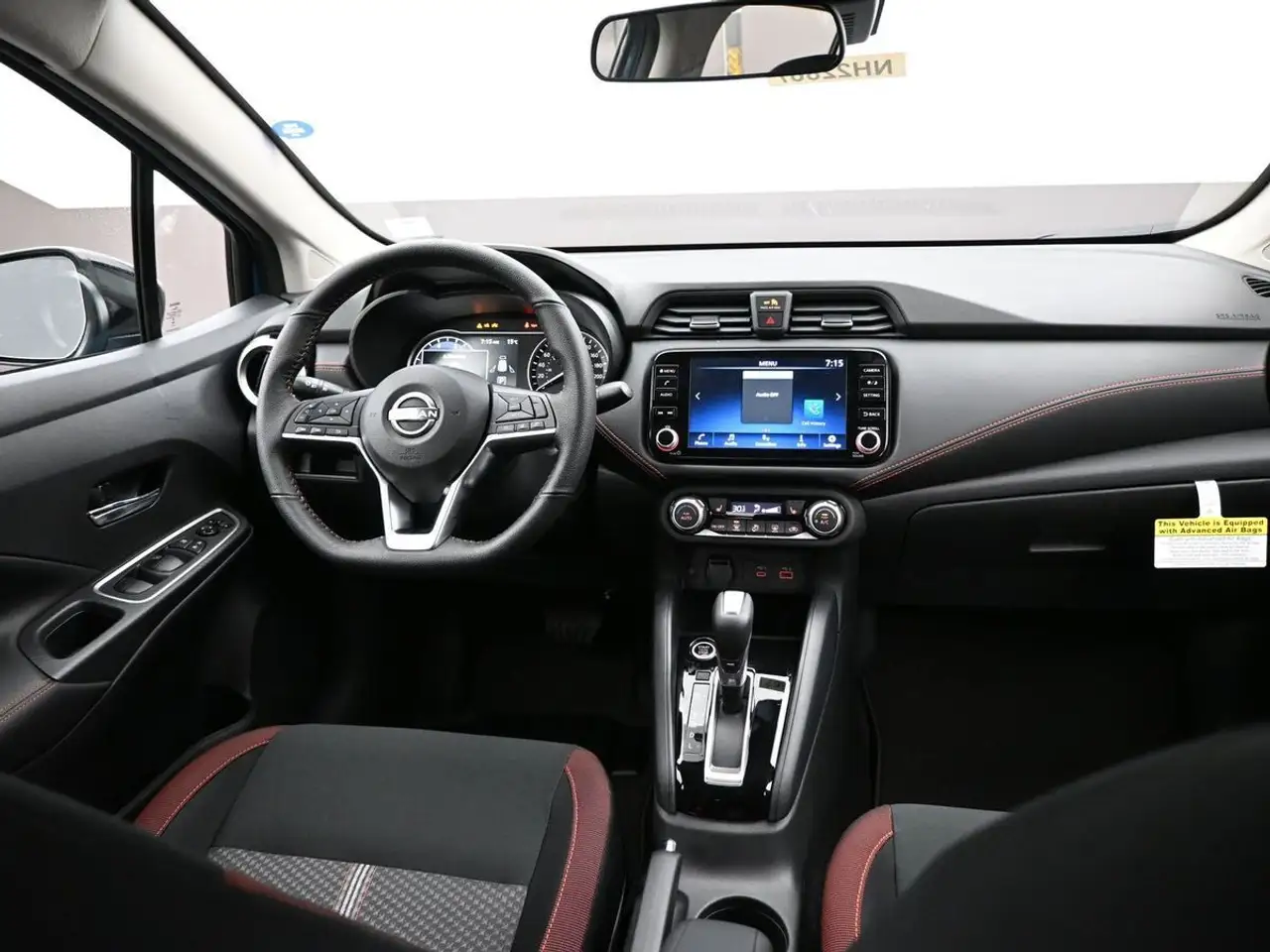 Nissan Versa снимка Nissan Versa