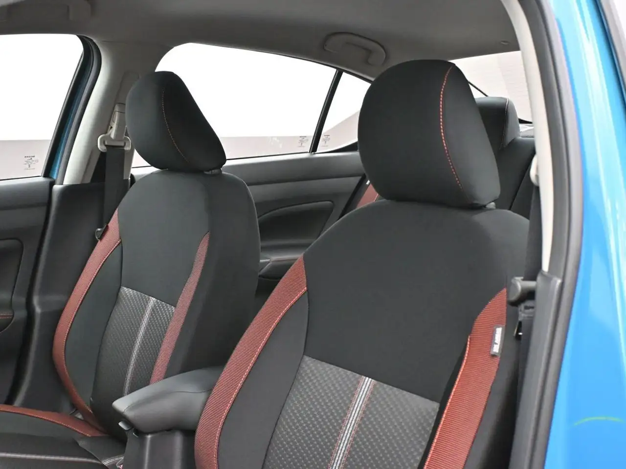 Nissan Versa снимка Nissan Versa