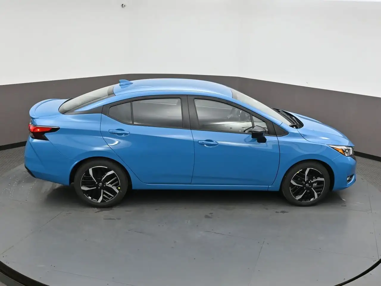 Nissan Versa снимка Nissan Versa